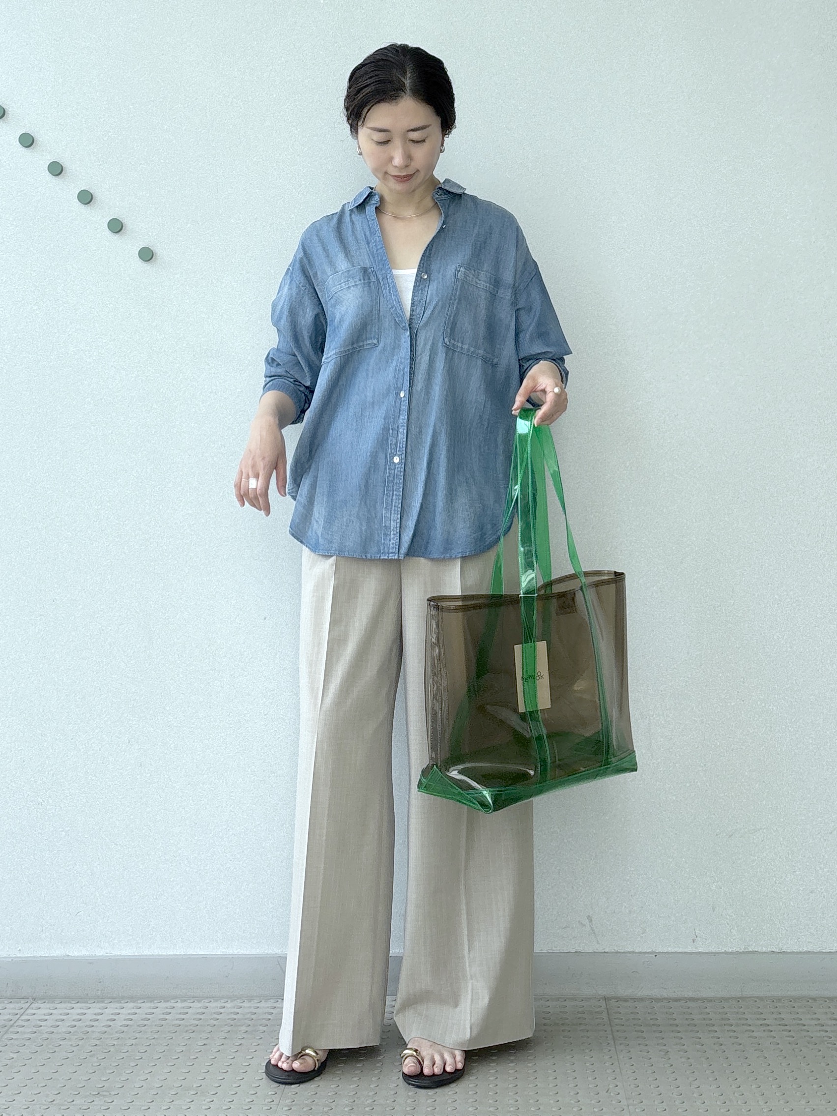 saitoさんの「DRESSTERIOR｜【涼しく着映え】シアーデニムシャツ」を使ったコーディネート