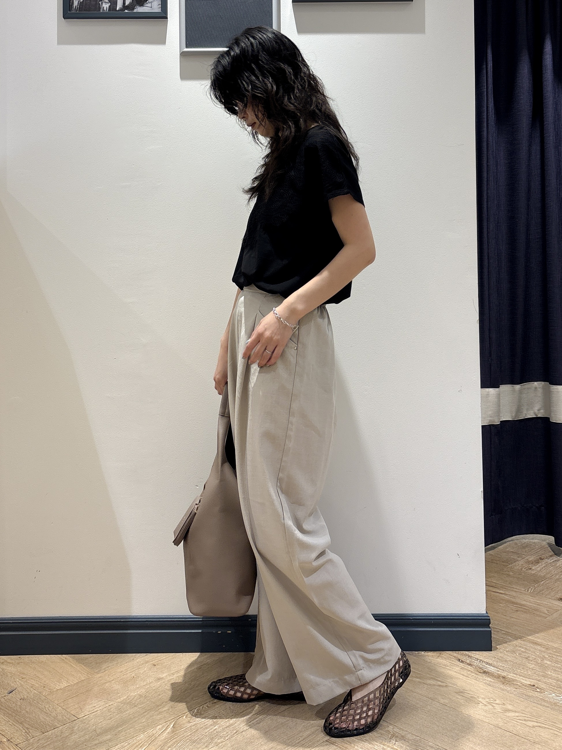 ayakaさんの「grove｜【持続冷感/SET UP可】ひんやりポンチシリーズ／フロントレースドルマンカットソー」を使ったコーディネート