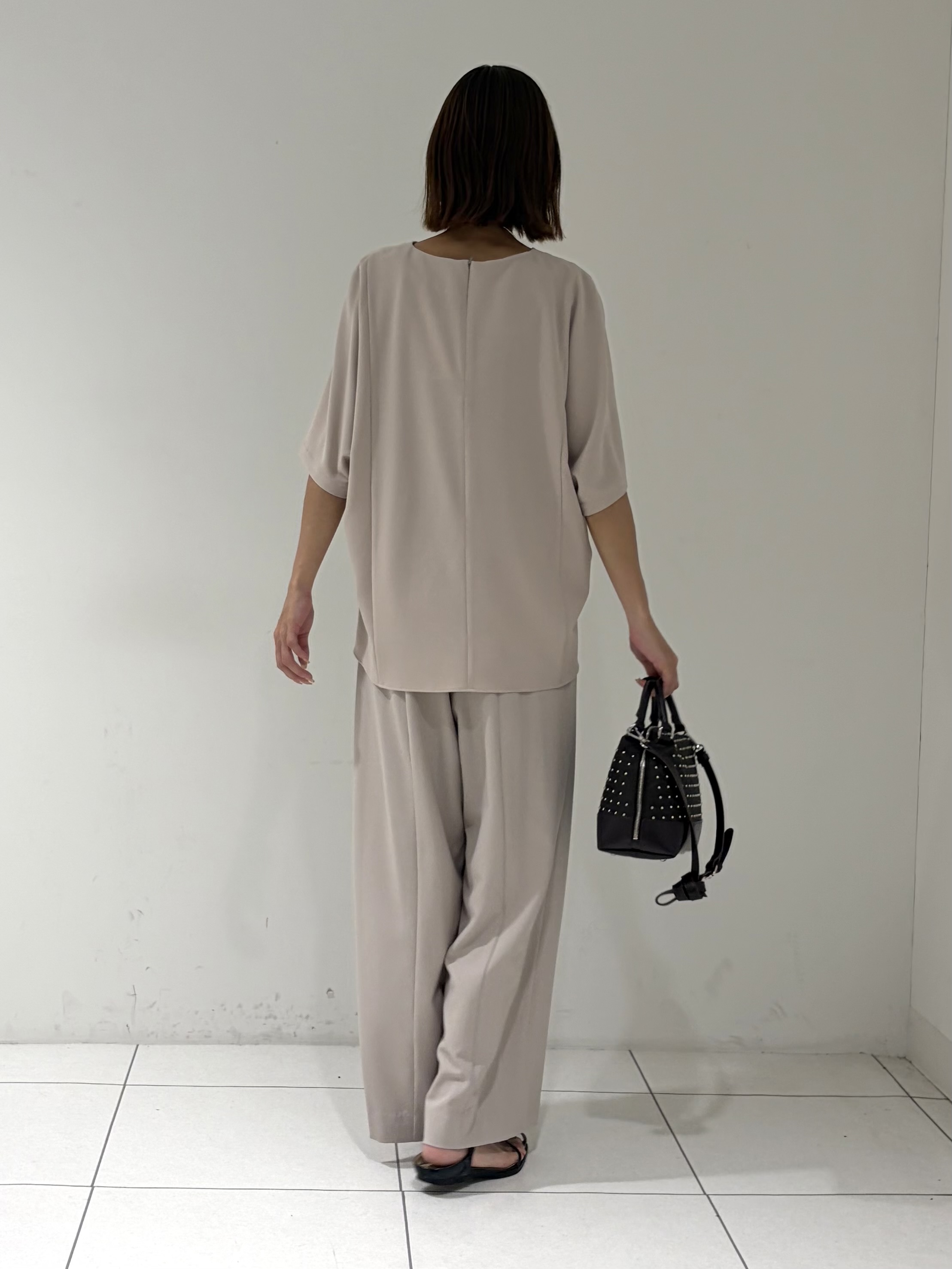 shioriさんの「INDIVI｜【体型＆二の腕カバー/着る日傘】ドルマントップス」を使ったコーディネート