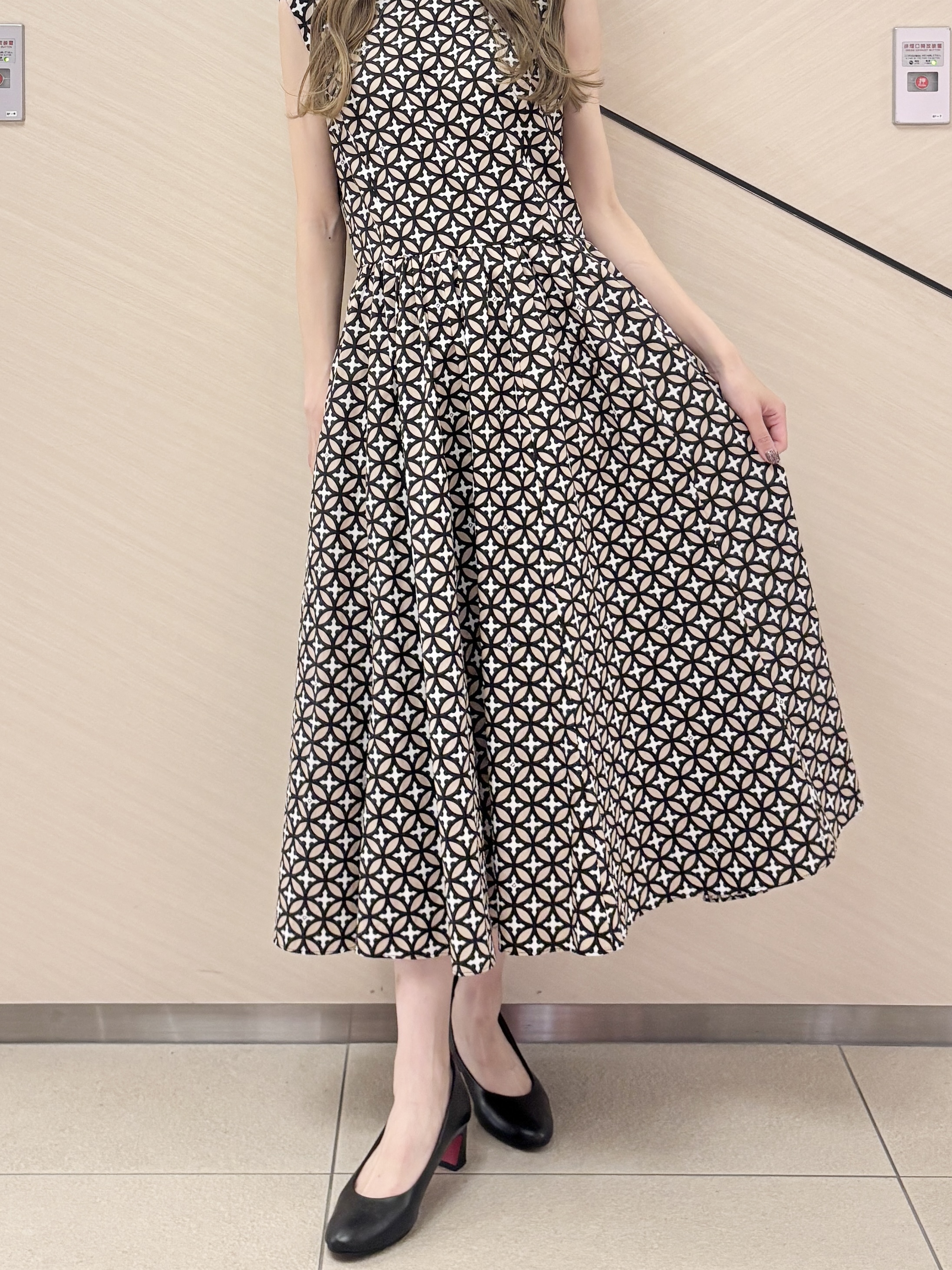 清水夏姫さんの「DRESSTERIOR｜【otonaMUSE5月号掲載】アーチフィットレザーパンプス」を使ったコーディネート