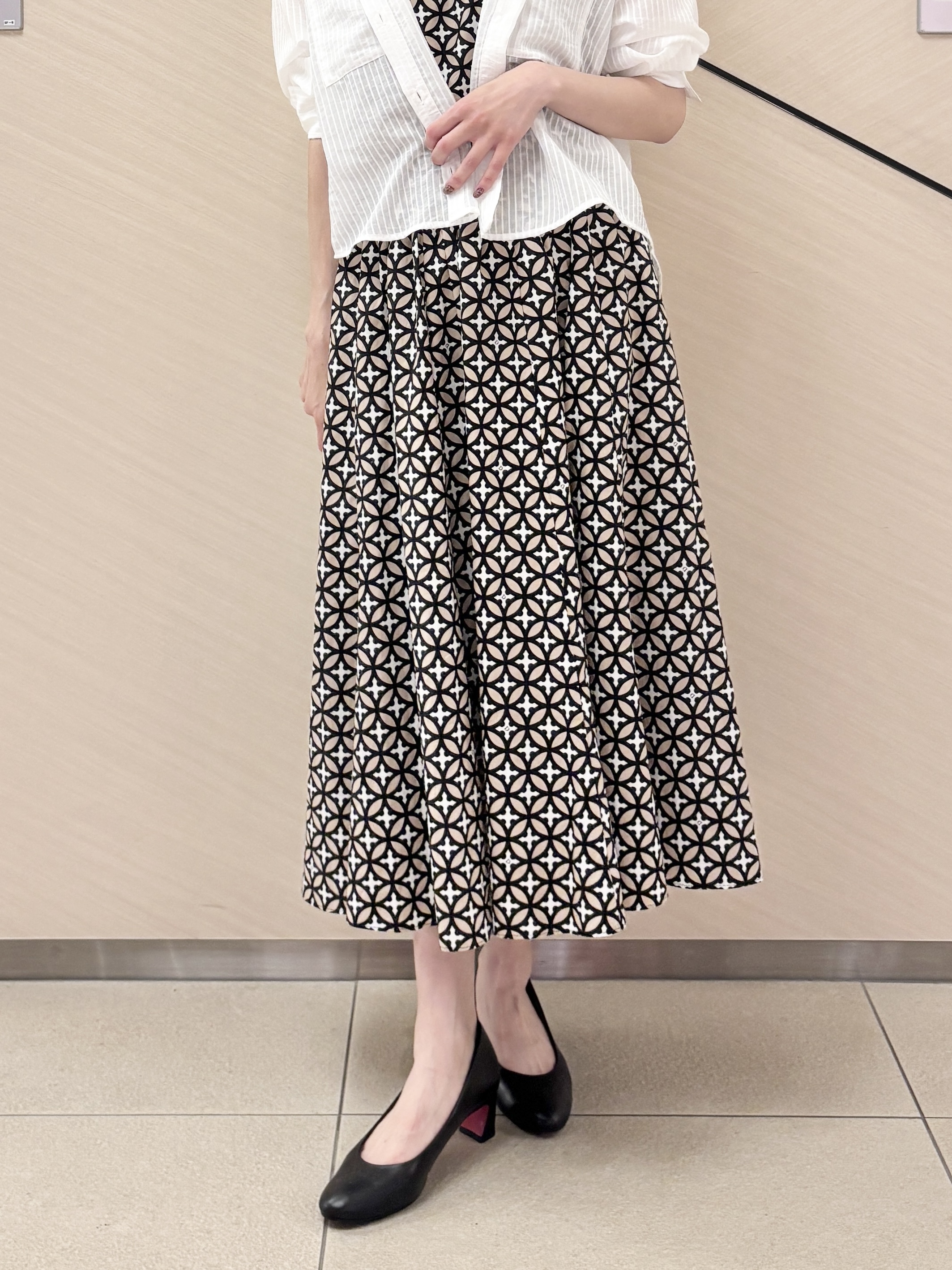 清水夏姫さんの「DRESSTERIOR｜【otonaMUSE5月号掲載】アーチフィットレザーパンプス」を使ったコーディネート