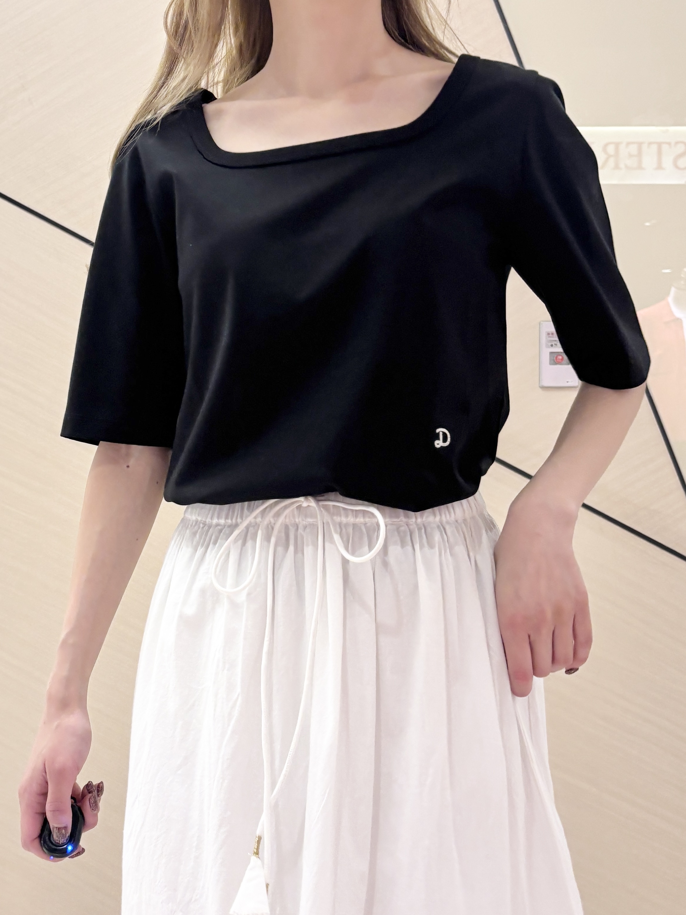 清水夏姫さんの「DRESSTERIOR｜ウォッシャブルエンブロイダリースカート」を使ったコーディネート