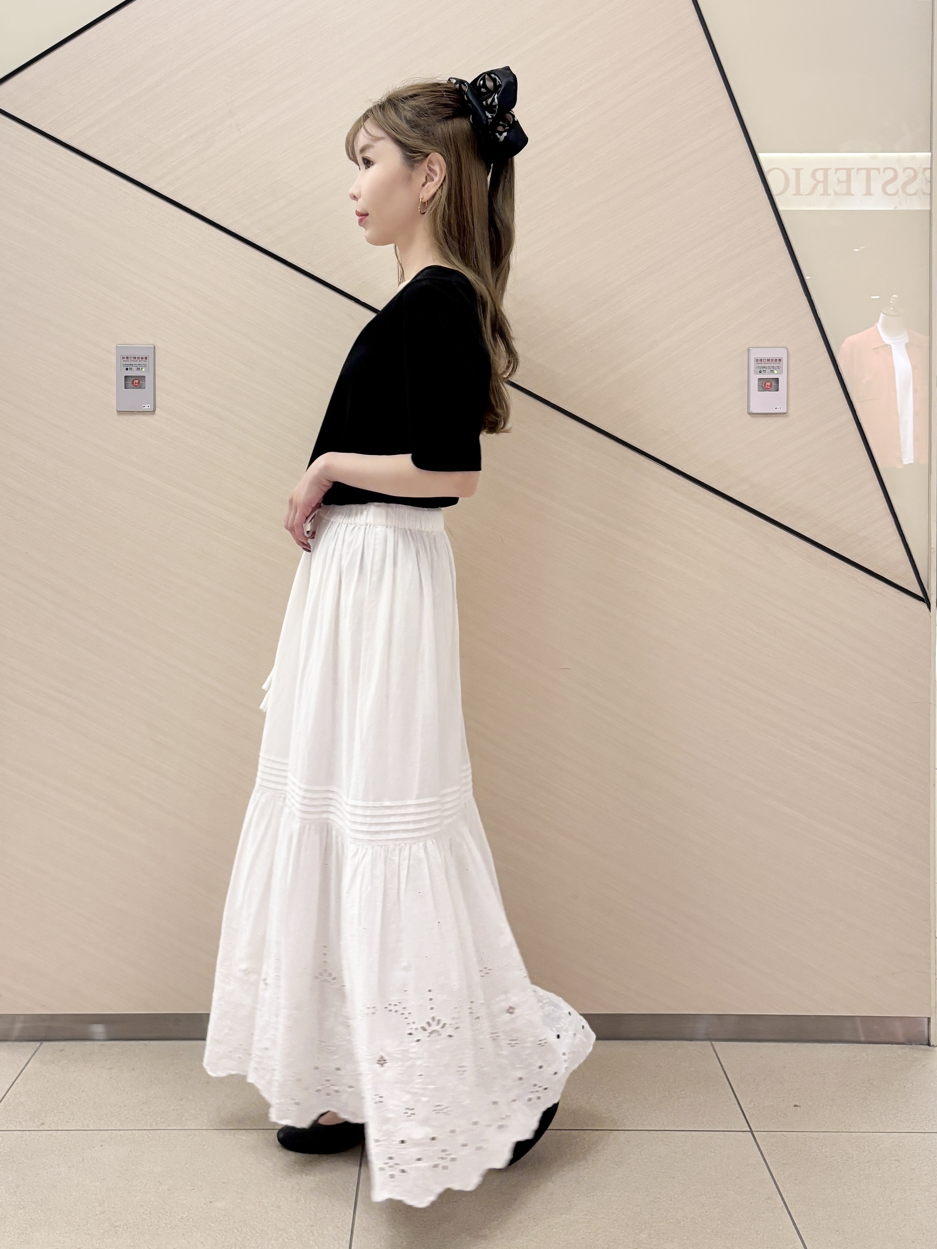清水夏姫さんの「DRESSTERIOR｜ウォッシャブルエンブロイダリースカート」を使ったコーディネート