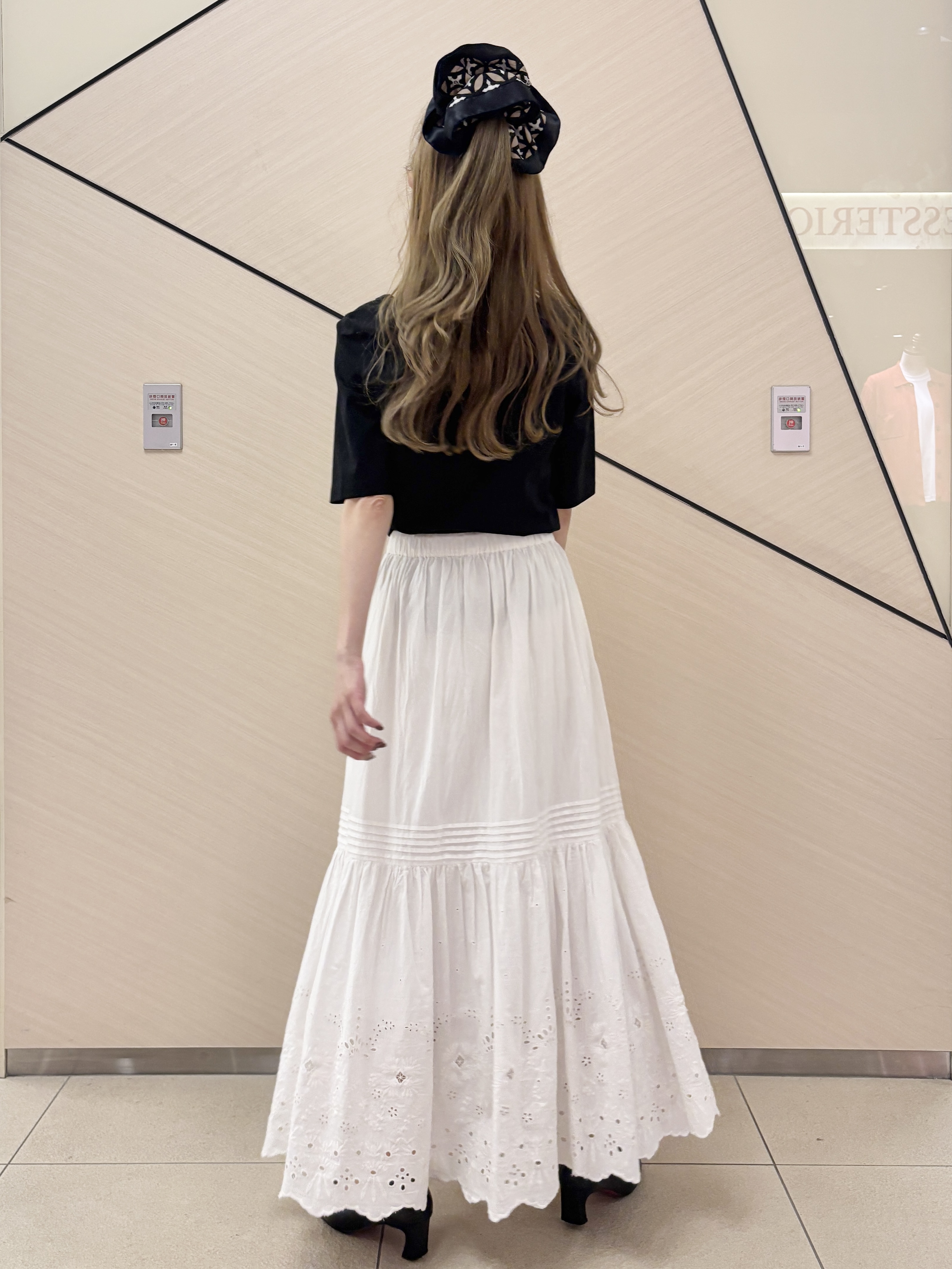 清水夏姫さんの「DRESSTERIOR｜ウォッシャブルエンブロイダリースカート」を使ったコーディネート