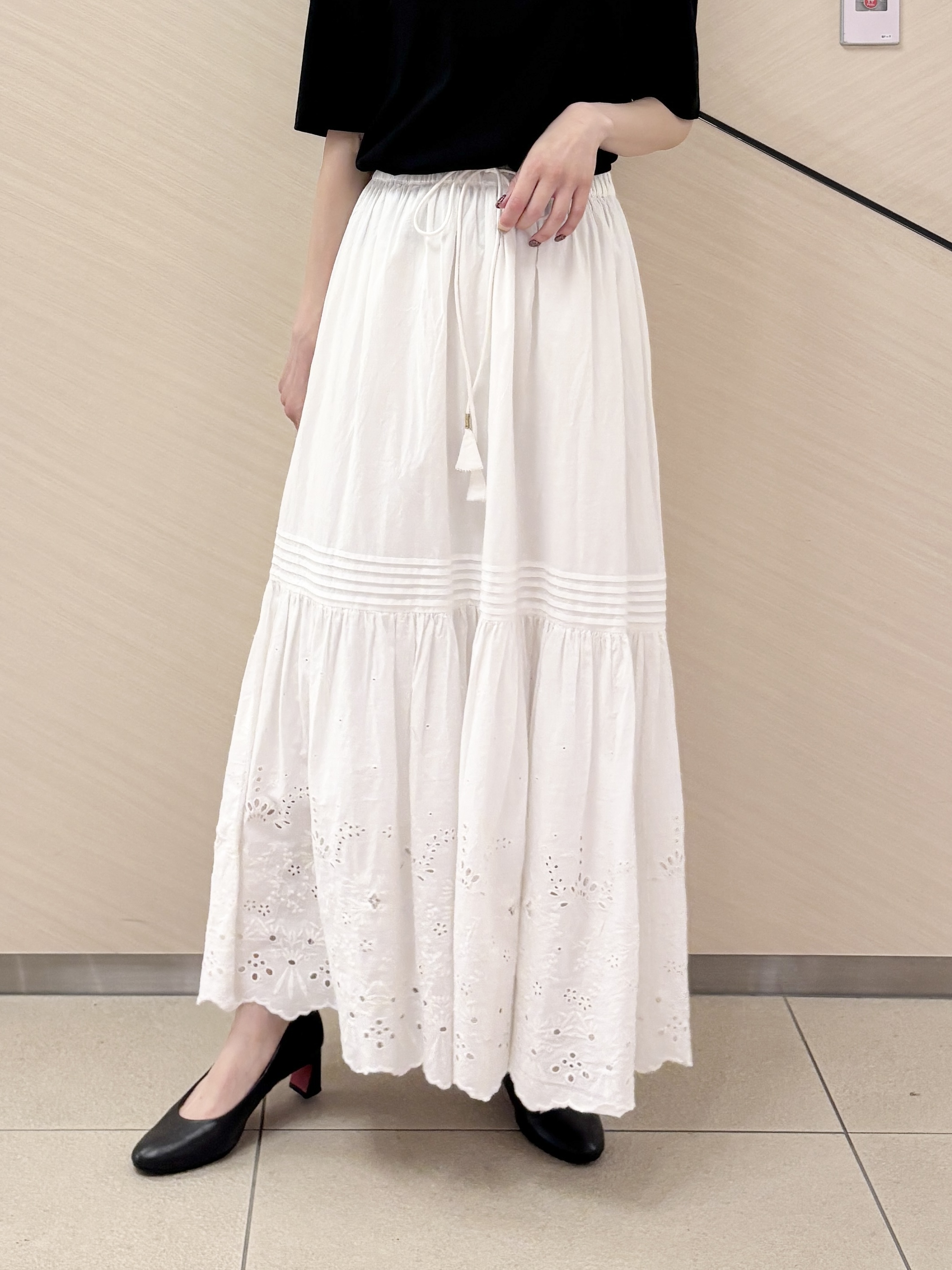 清水夏姫さんの「DRESSTERIOR｜ウォッシャブルエンブロイダリースカート」を使ったコーディネート