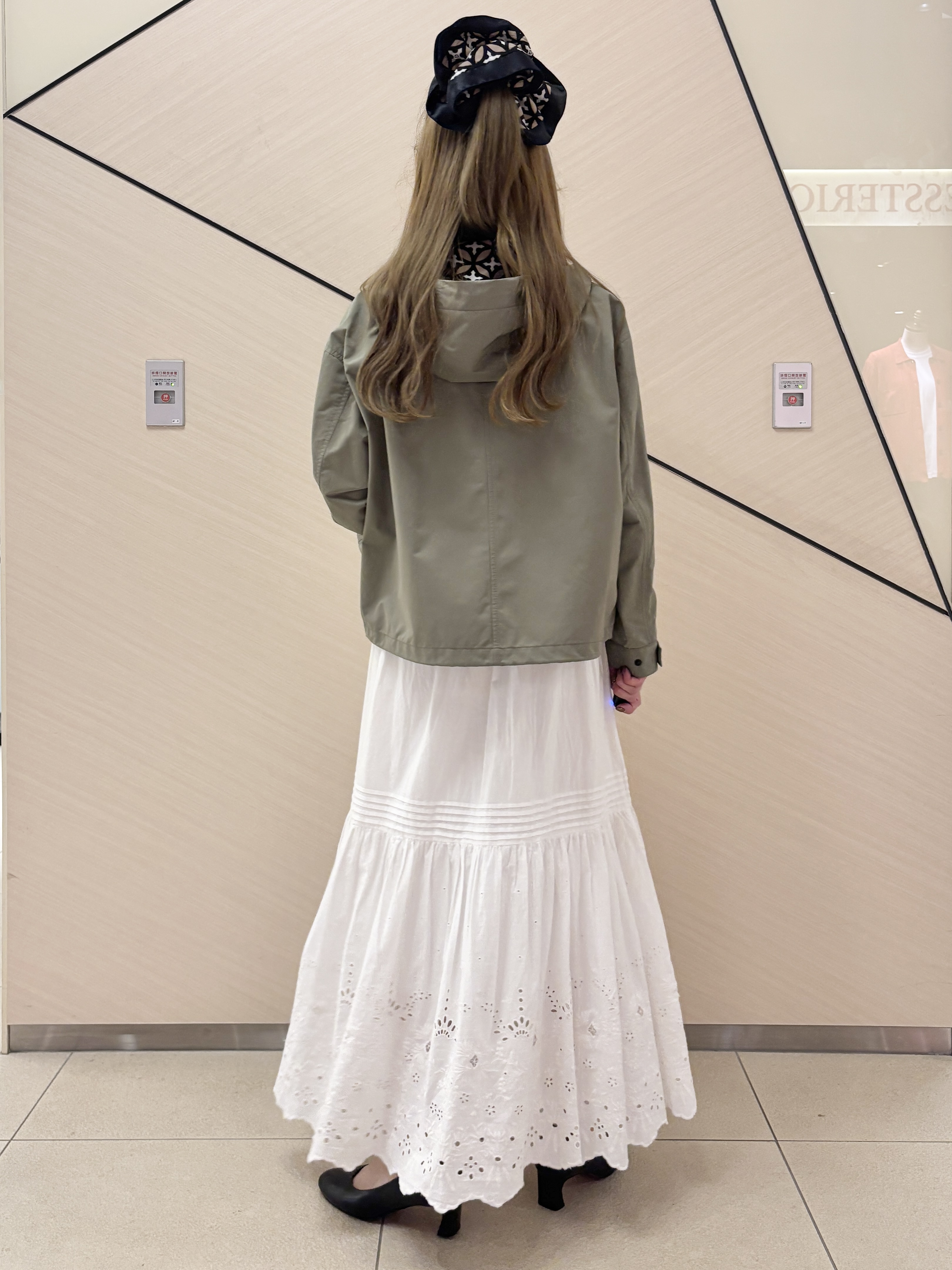 清水夏姫さんの「DRESSTERIOR｜ウォッシャブルエンブロイダリースカート」を使ったコーディネート