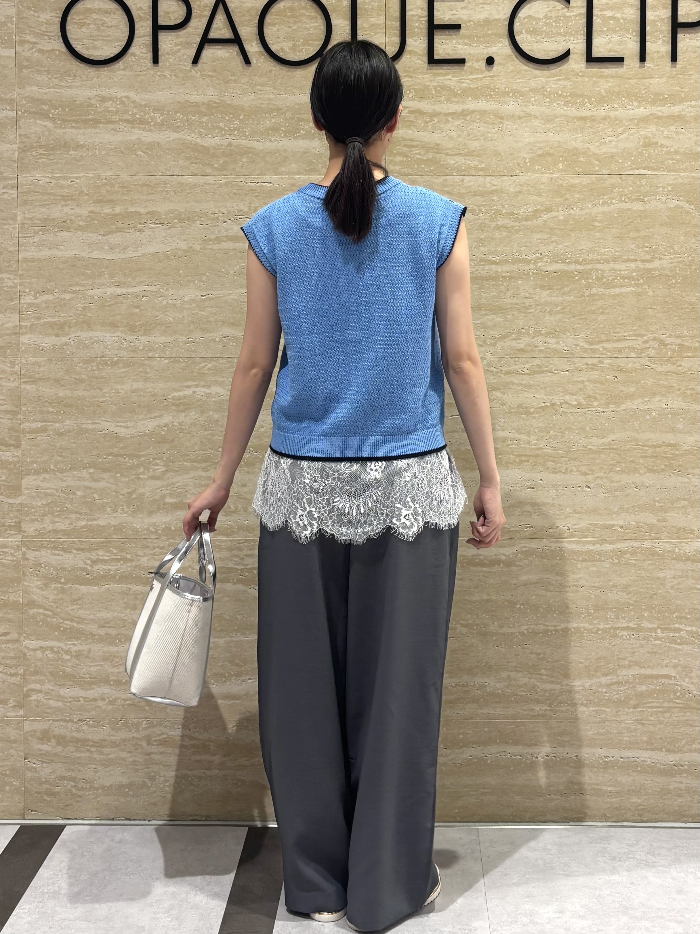 Ririkaさんの「OPAQUE.CLIP｜配色クロス編みニットベスト【洗える】」を使ったコーディネート