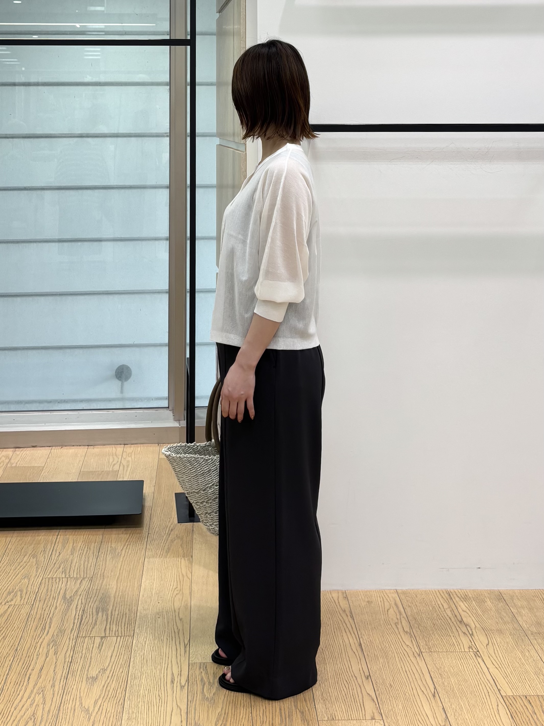 asamiさんの「INDIVI｜【シアー／軽羽織】ドルマン袖ニットカーディガン」を使ったコーディネート