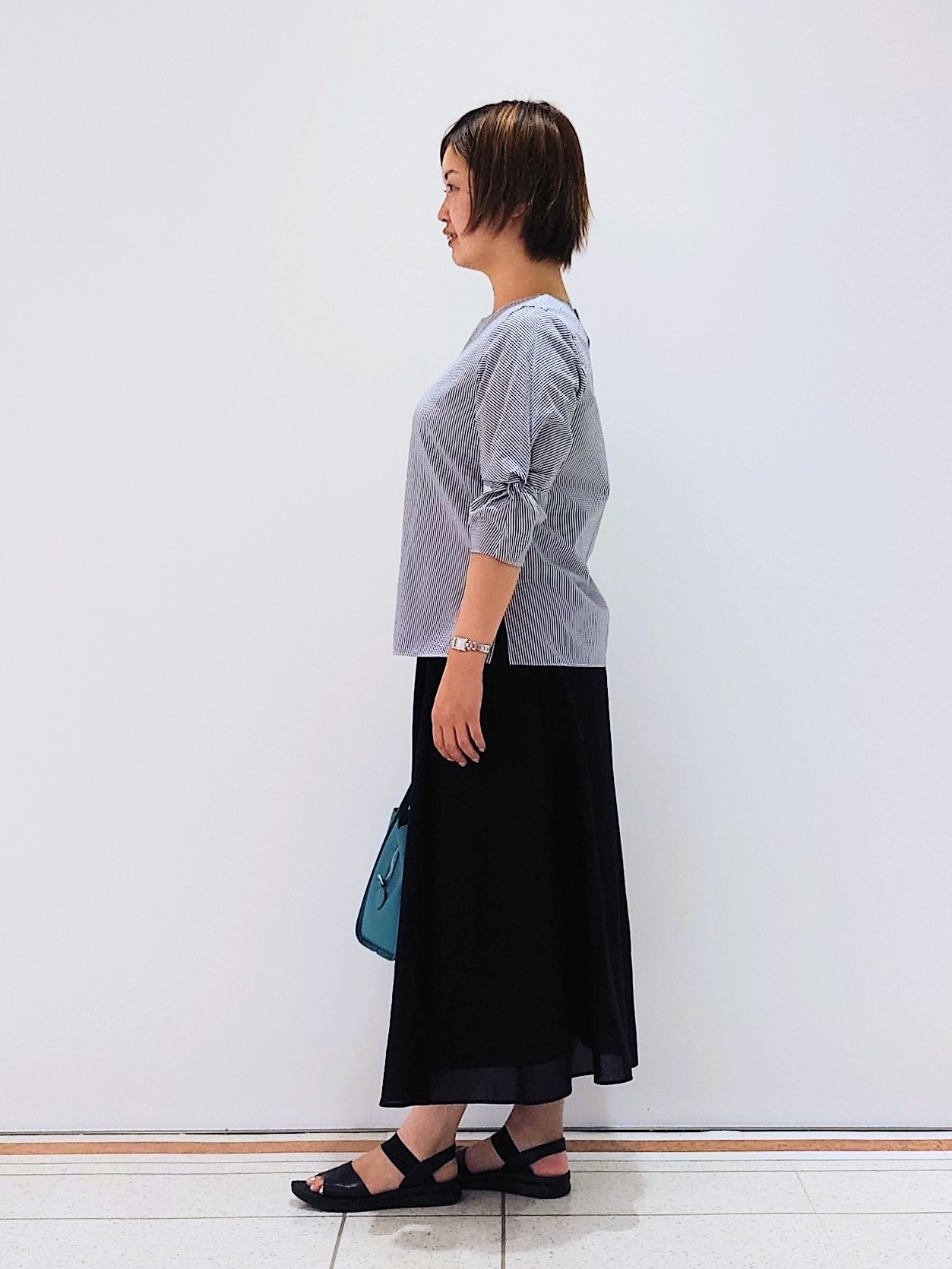 gissyさんの「INDIVI｜【接触冷感／洗える／SETUP可能】シアーシャンブレータックフレアスカート」を使ったコーディネート