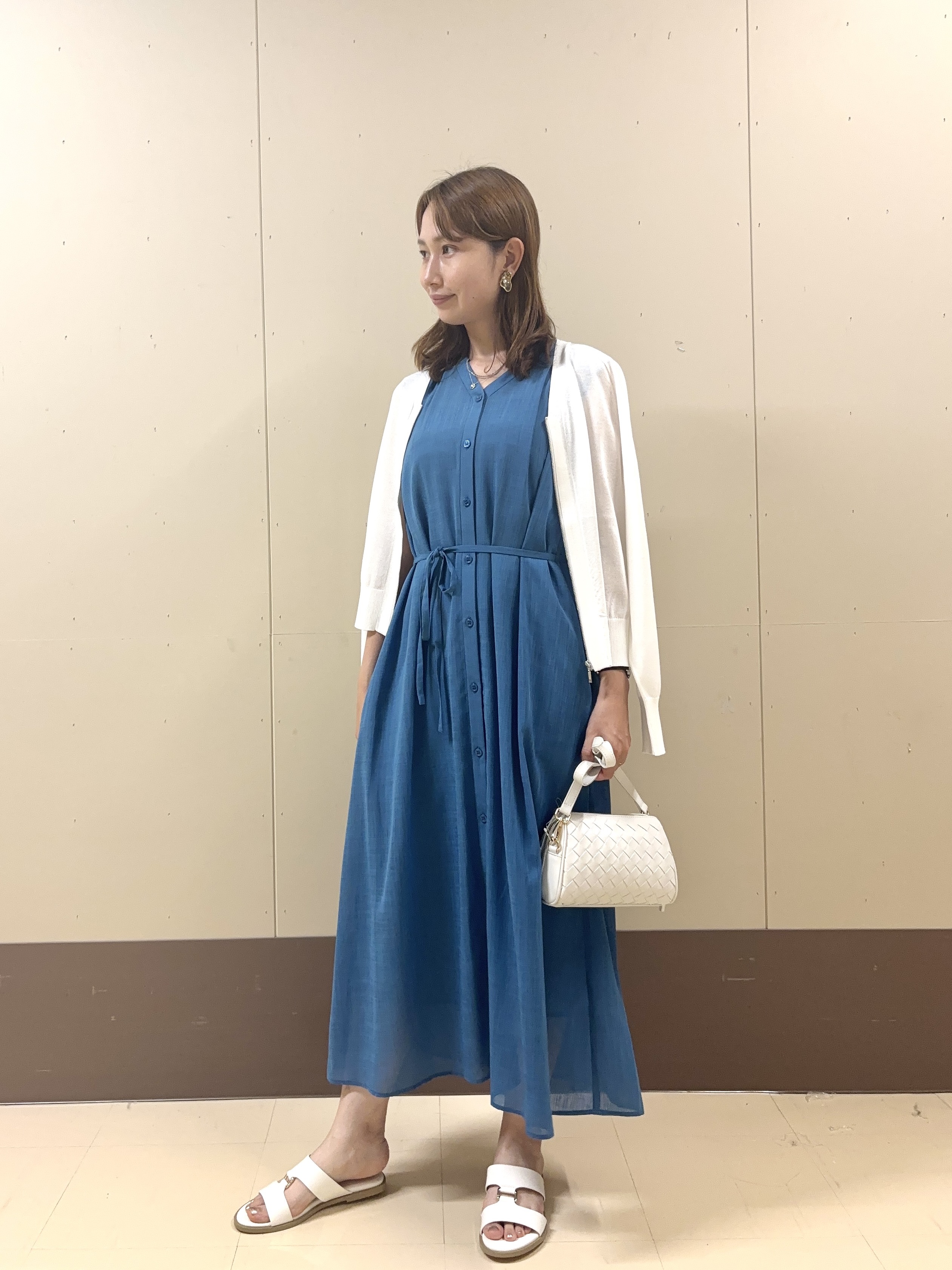 yuriさんの「UNTITLED｜【秋映え/ジレとしても〇】シアーVネックワンピース」を使ったコーディネート