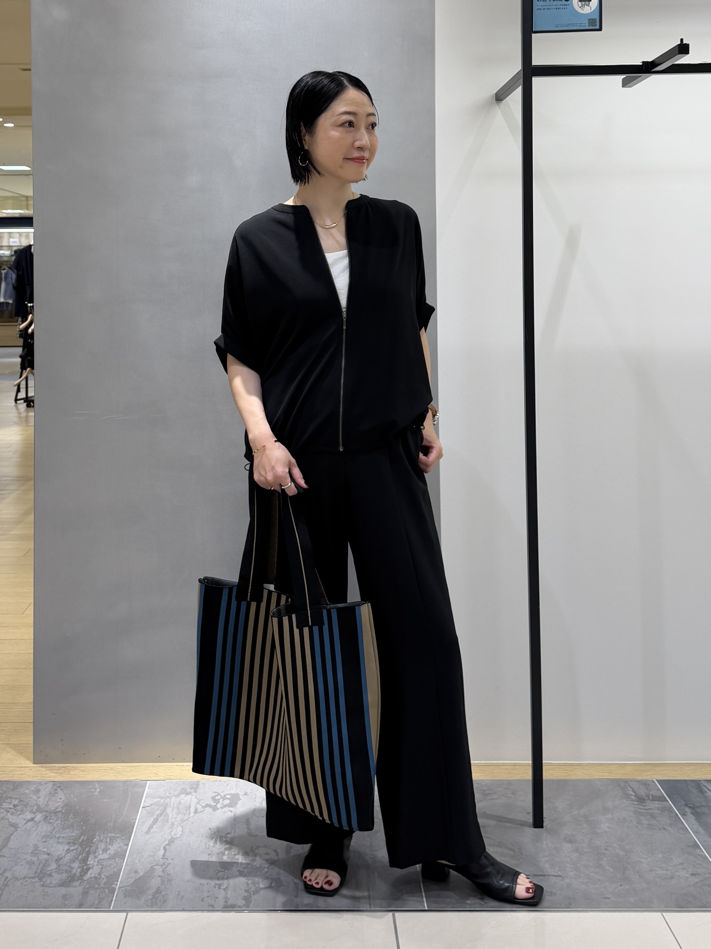 shihoさんの「INDIVI｜【秋羽織り/着る日傘】ドルマンフォルムブルゾン」を使ったコーディネート