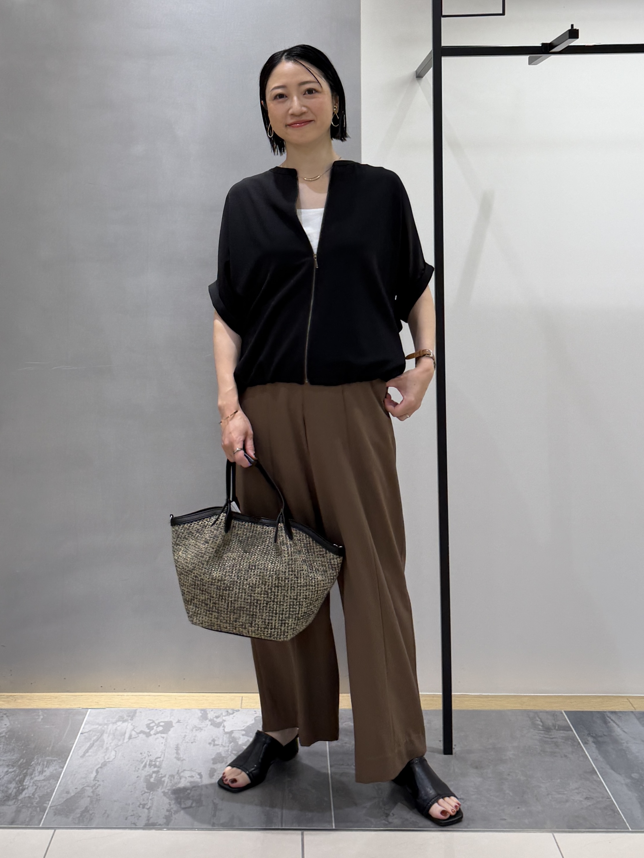 shihoさんの「INDIVI｜【秋羽織り/着る日傘】ドルマンフォルムブルゾン」を使ったコーディネート