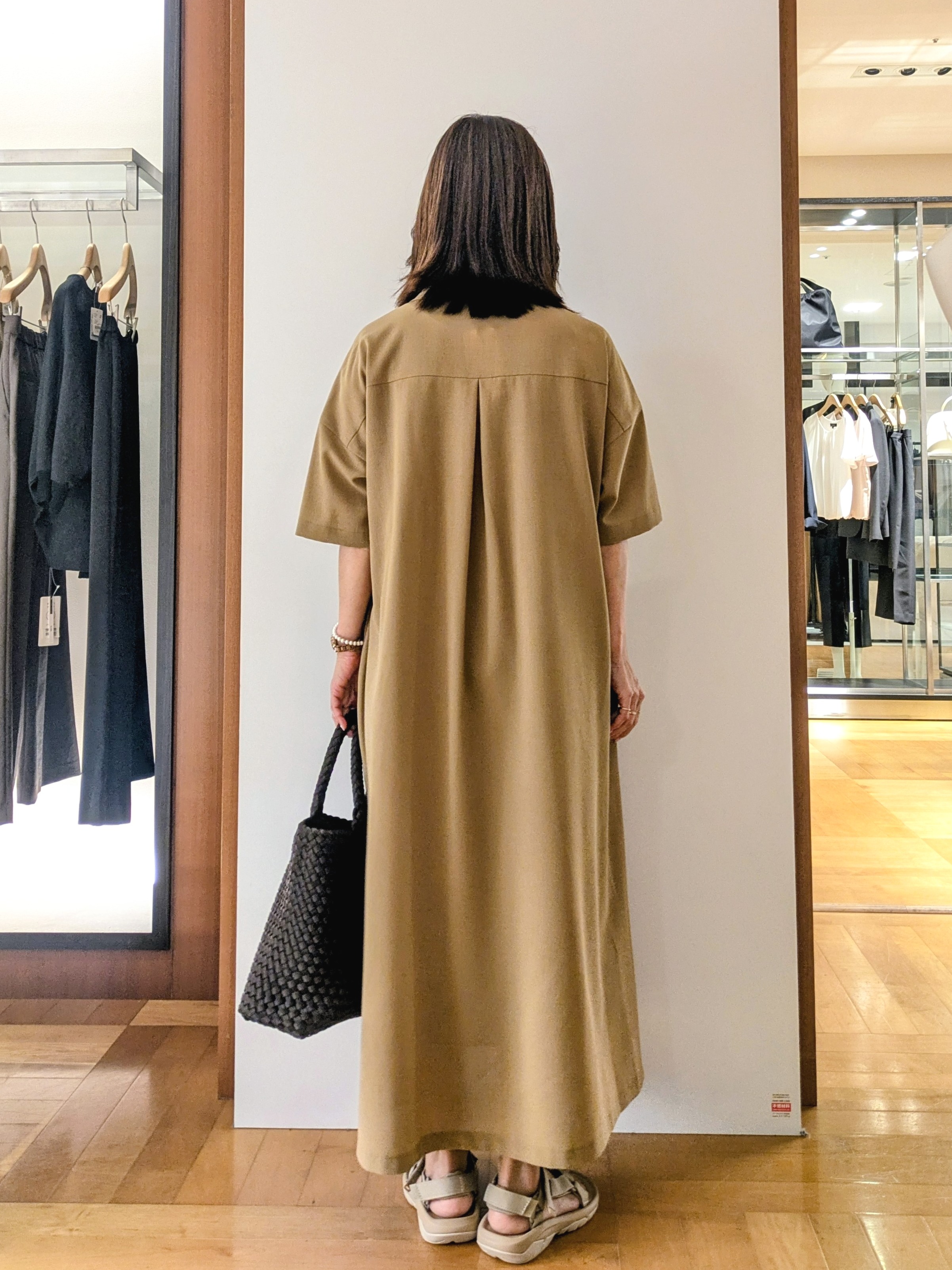 laverさんの「UNTITLED｜【初秋も活躍/UVカット/接触冷感】エアリークールワンピース」を使ったコーディネート