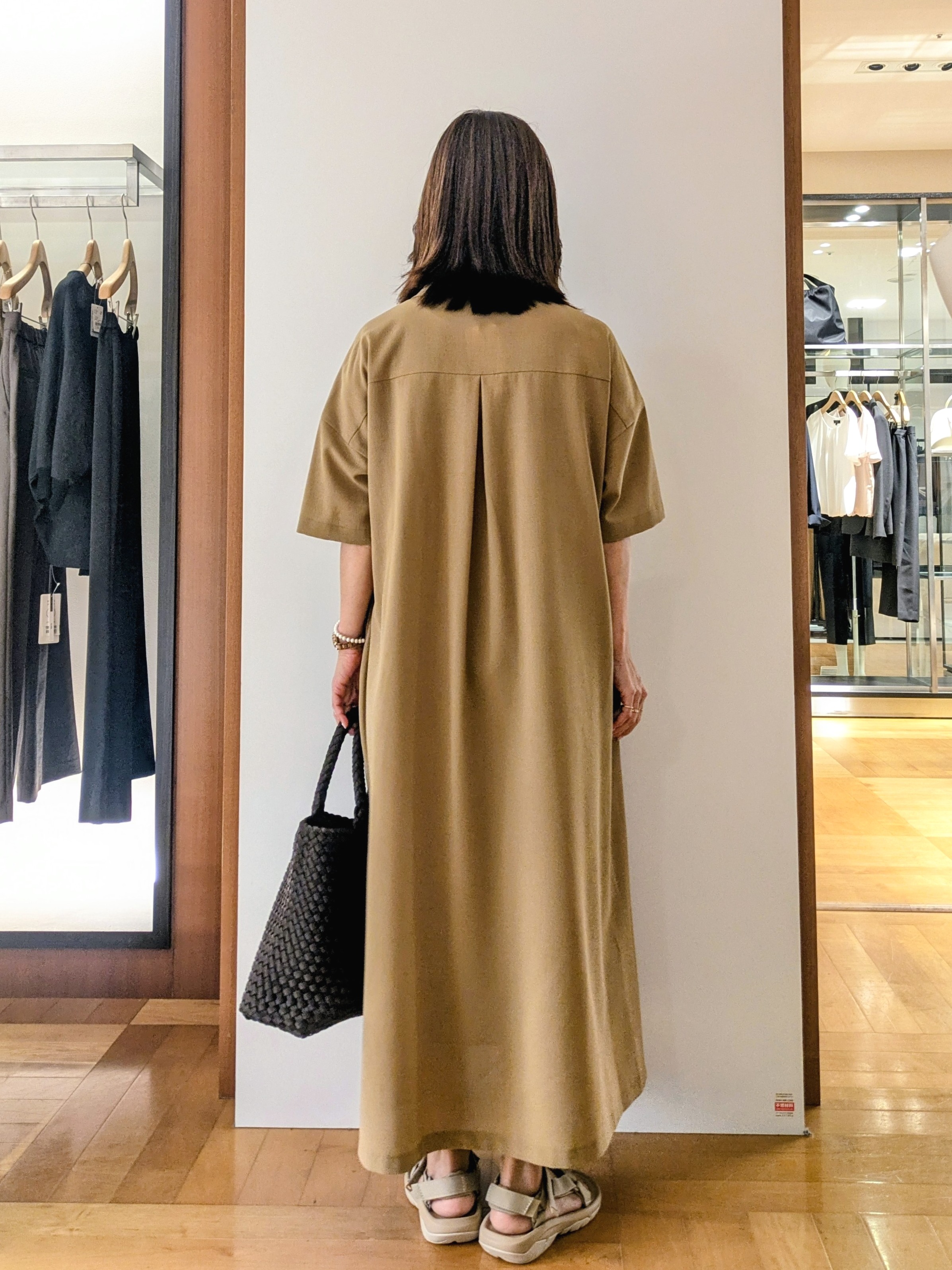 laverさんの「UNTITLED｜【初秋も活躍/UVカット/接触冷感】エアリークールワンピース」を使ったコーディネート