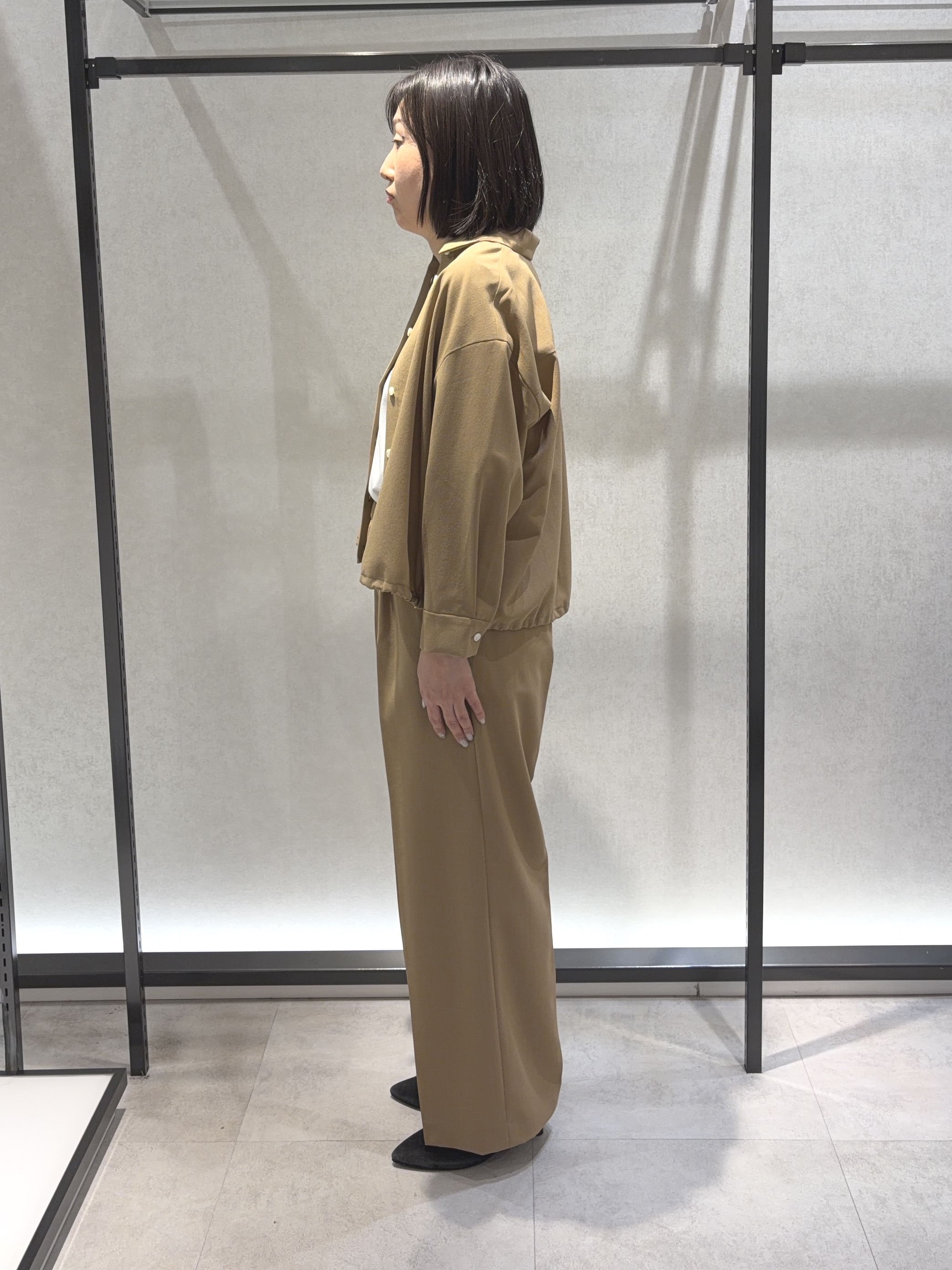 わたなべさんの「UNTITLED｜【秋羽織り/セットアップ可/UVカット】エアリークールドロストシャツ」を使ったコーディネート