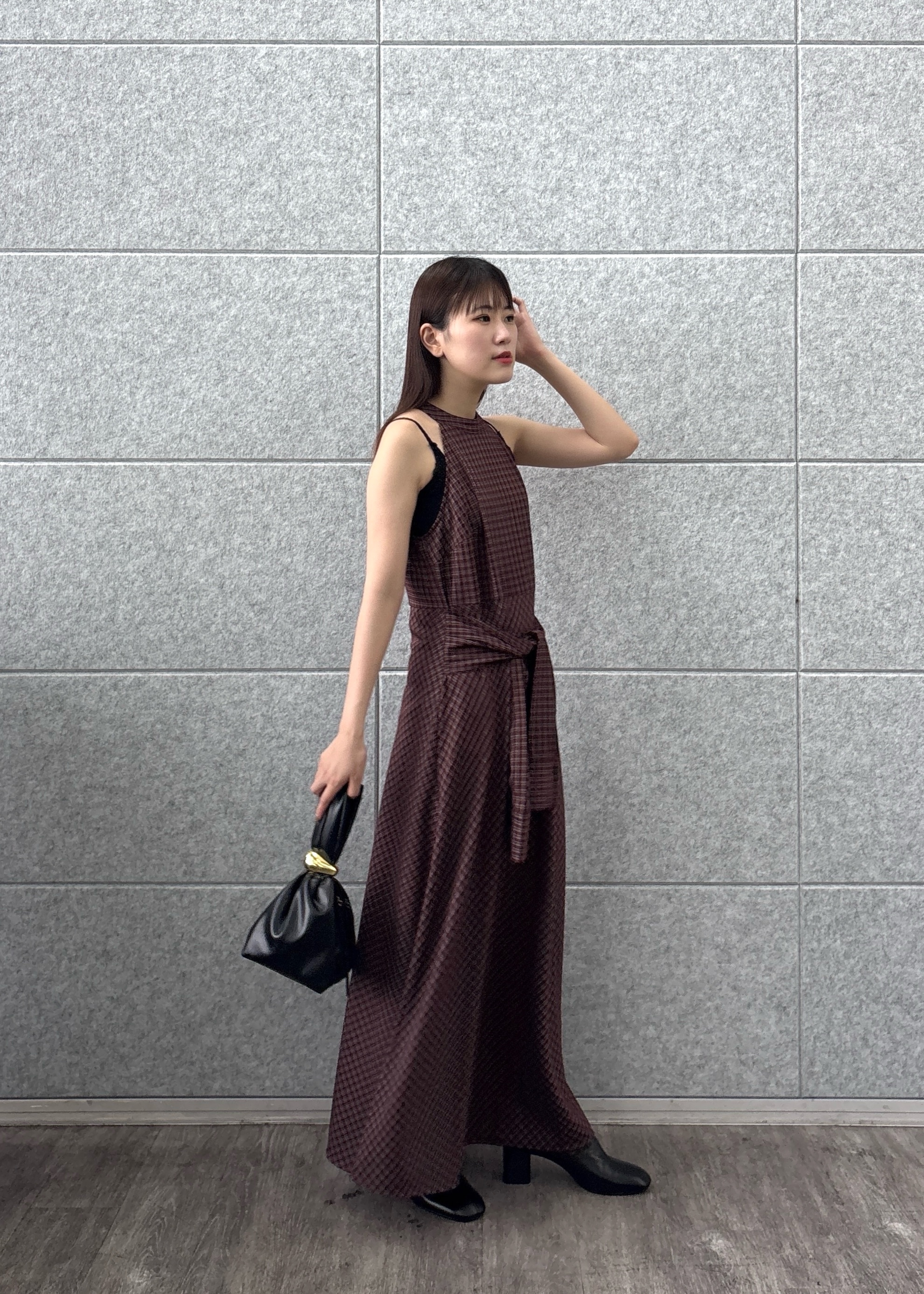 Renoさんの「INDIVI｜チェックプリントロングワンピース」を使ったコーディネート