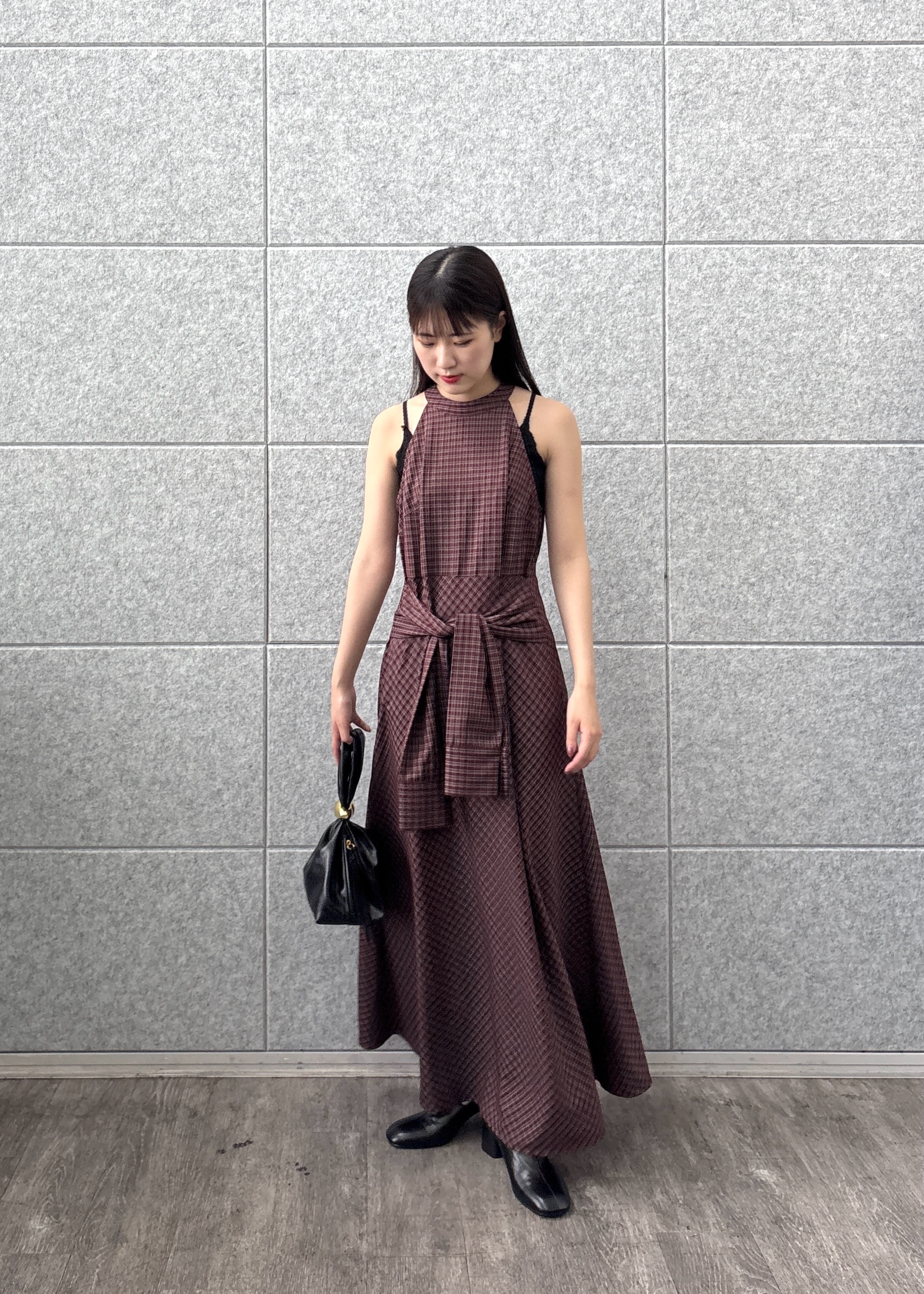 Renoさんの「INDIVI｜チェックプリントロングワンピース」を使ったコーディネート