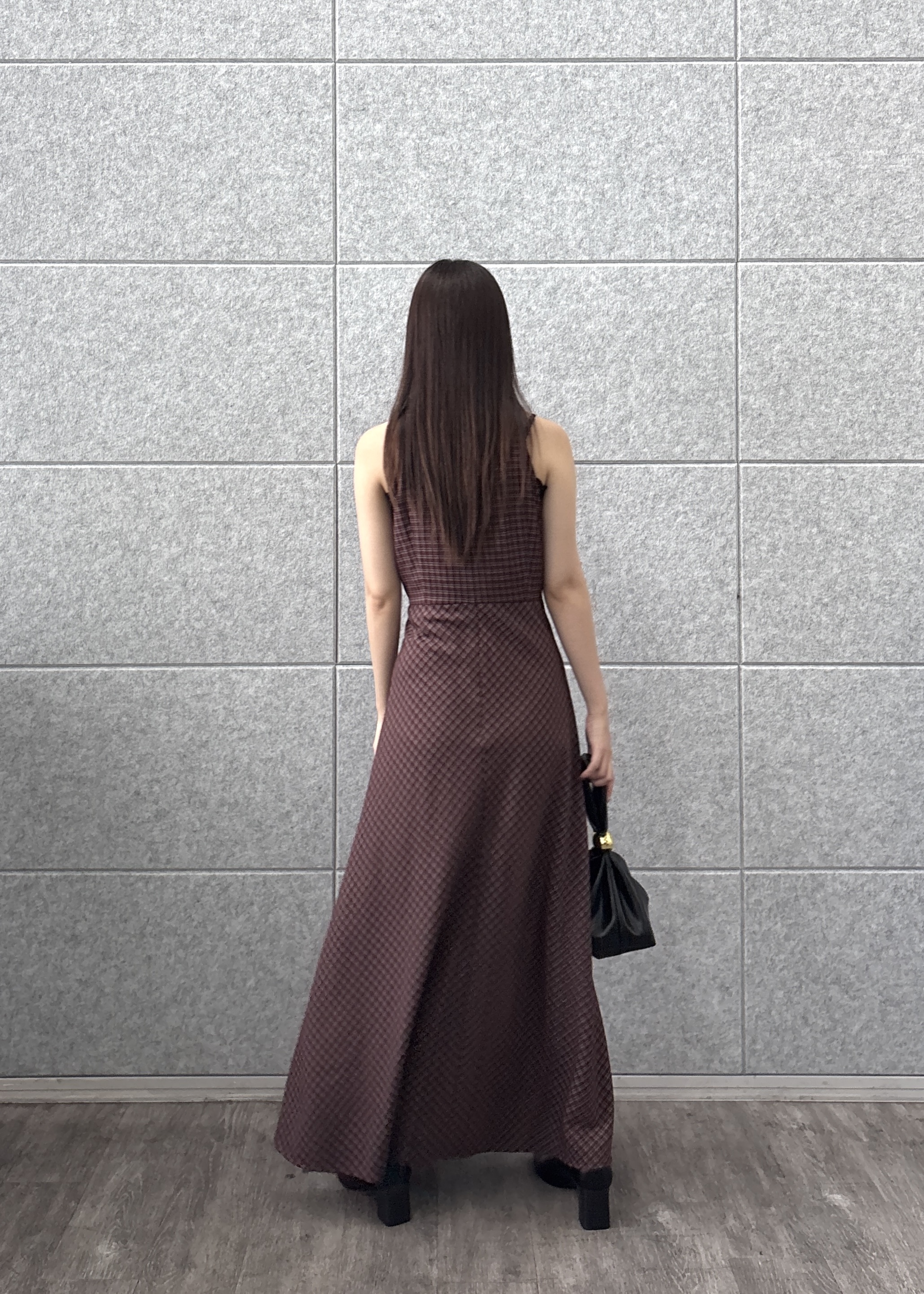 Renoさんの「INDIVI｜チェックプリントロングワンピース」を使ったコーディネート
