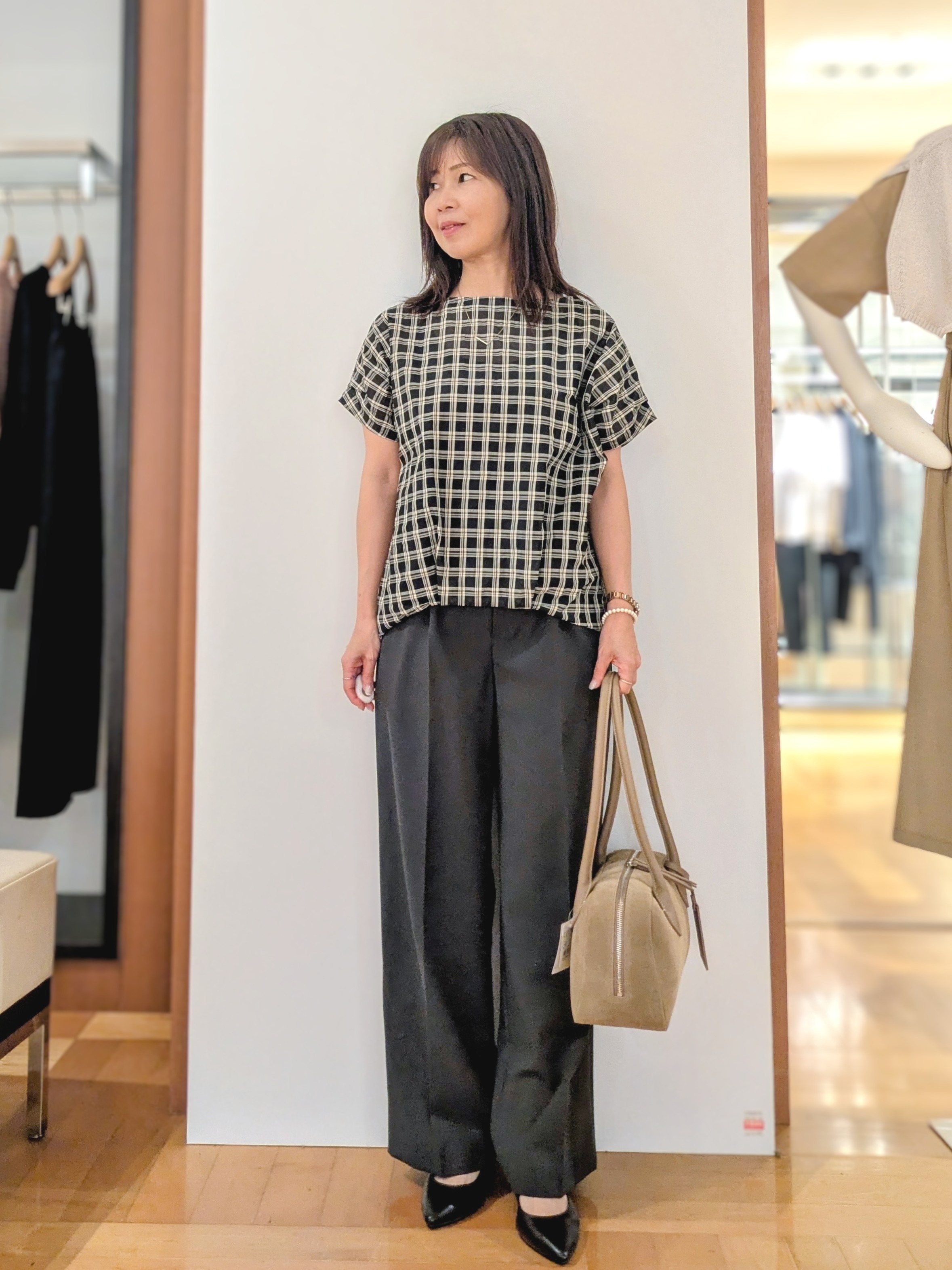 laverさんの「UNTITLED｜【秋めきシャツ/体型カバー】シアーチェックブラウス」を使ったコーディネート