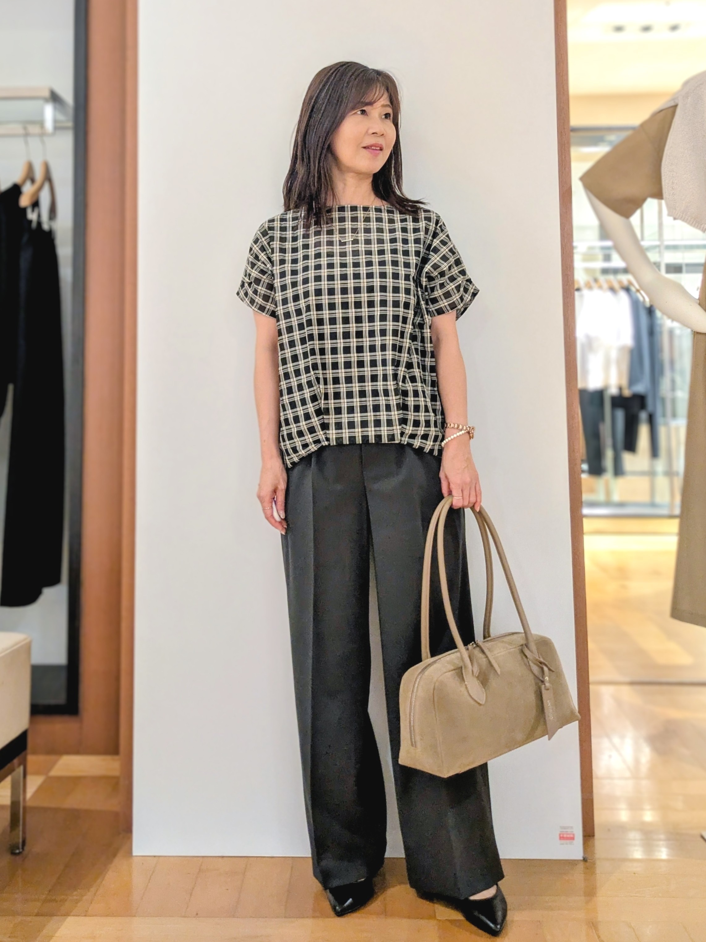 laverさんの「UNTITLED｜【秋めきシャツ/体型カバー】シアーチェックブラウス」を使ったコーディネート