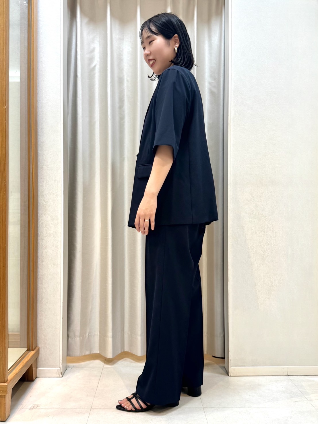 しばたさんの「UNTITLED｜【秋の通勤羽織/セットアップ可/UVカット】エアリークール半袖ジャケット」を使ったコーディネート