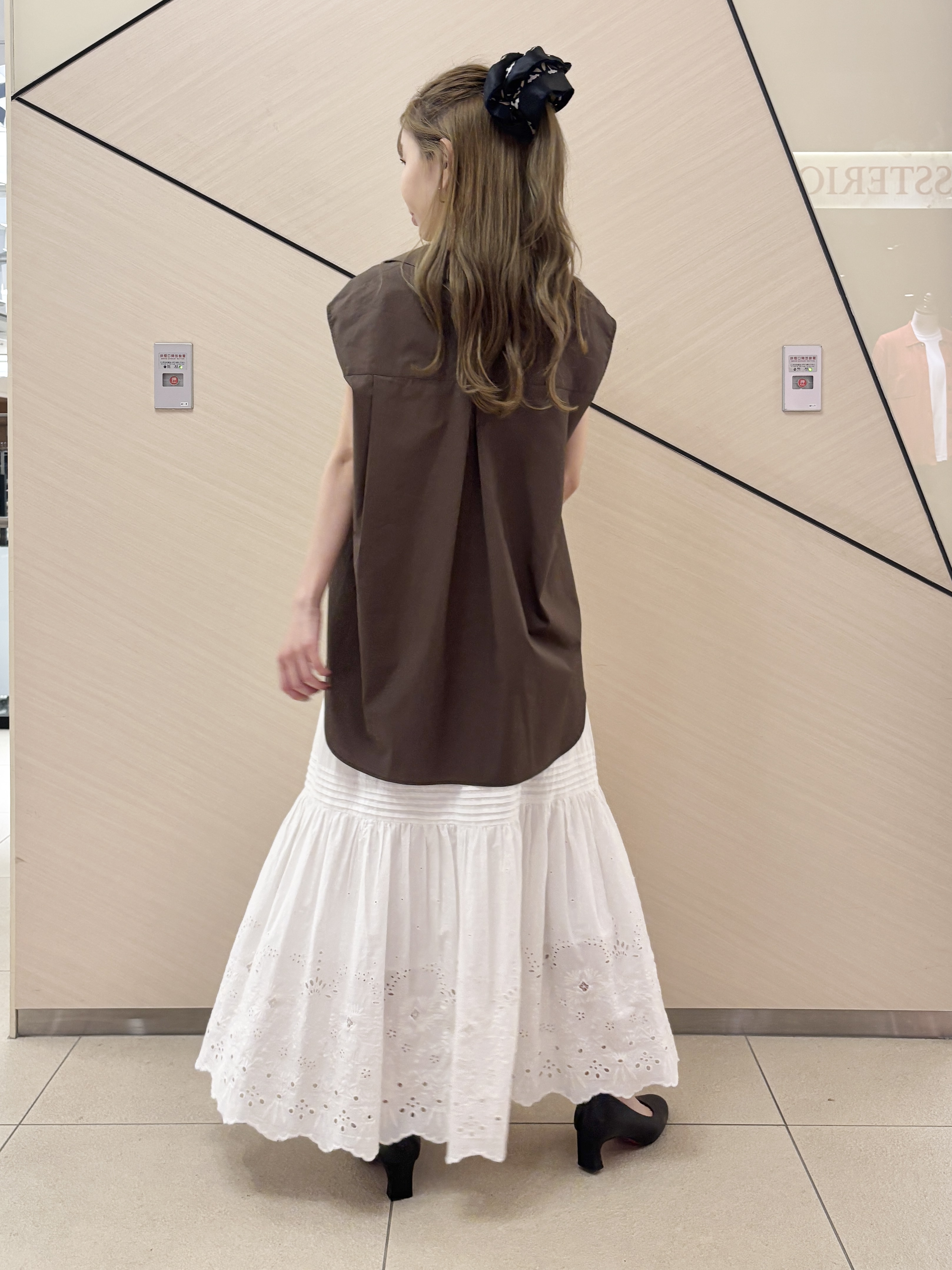 清水夏姫さんの「DRESSTERIOR｜ウォッシャブルエンブロイダリースカート」を使ったコーディネート