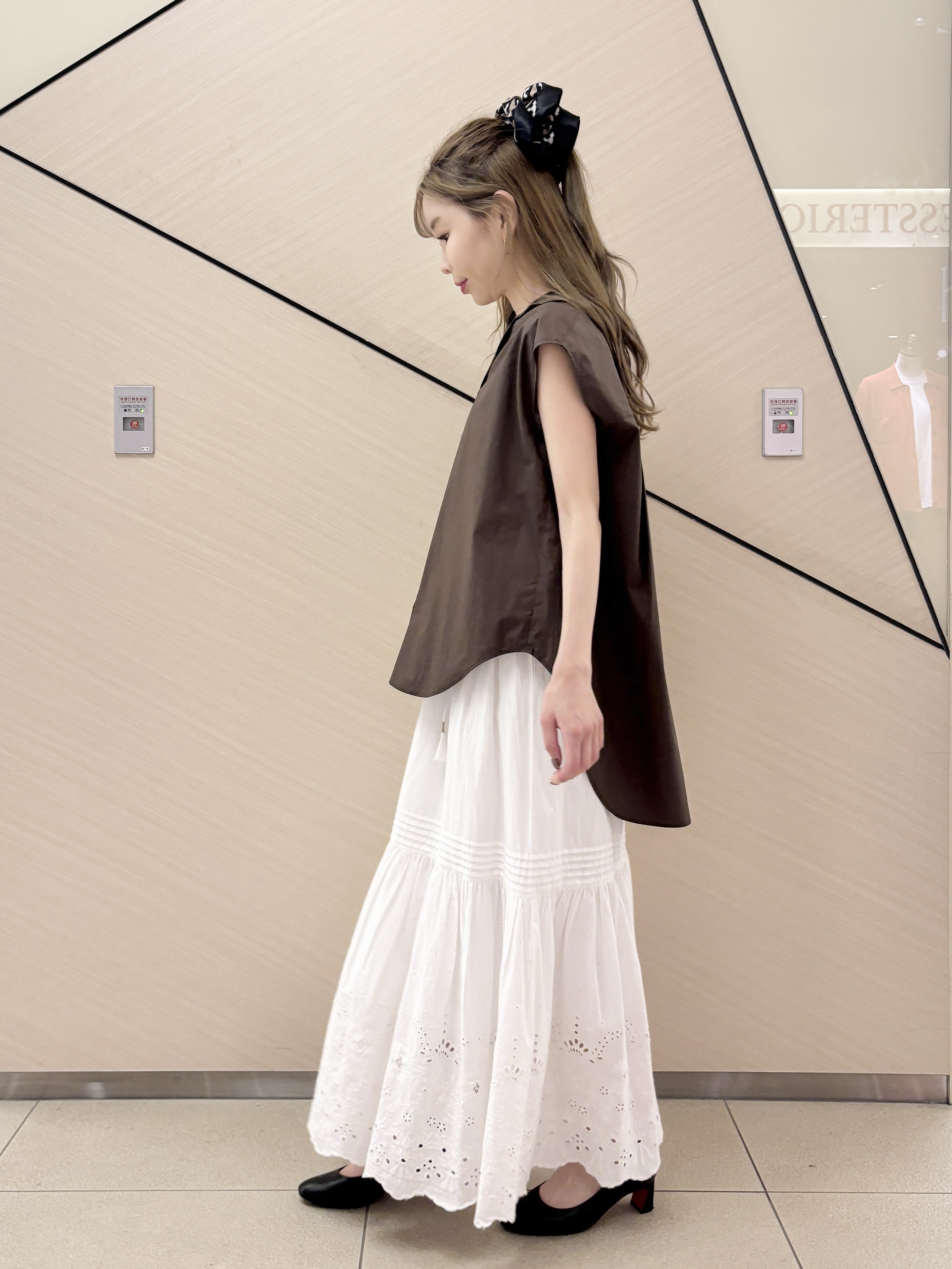 清水夏姫さんの「DRESSTERIOR｜ウォッシャブルエンブロイダリースカート」を使ったコーディネート