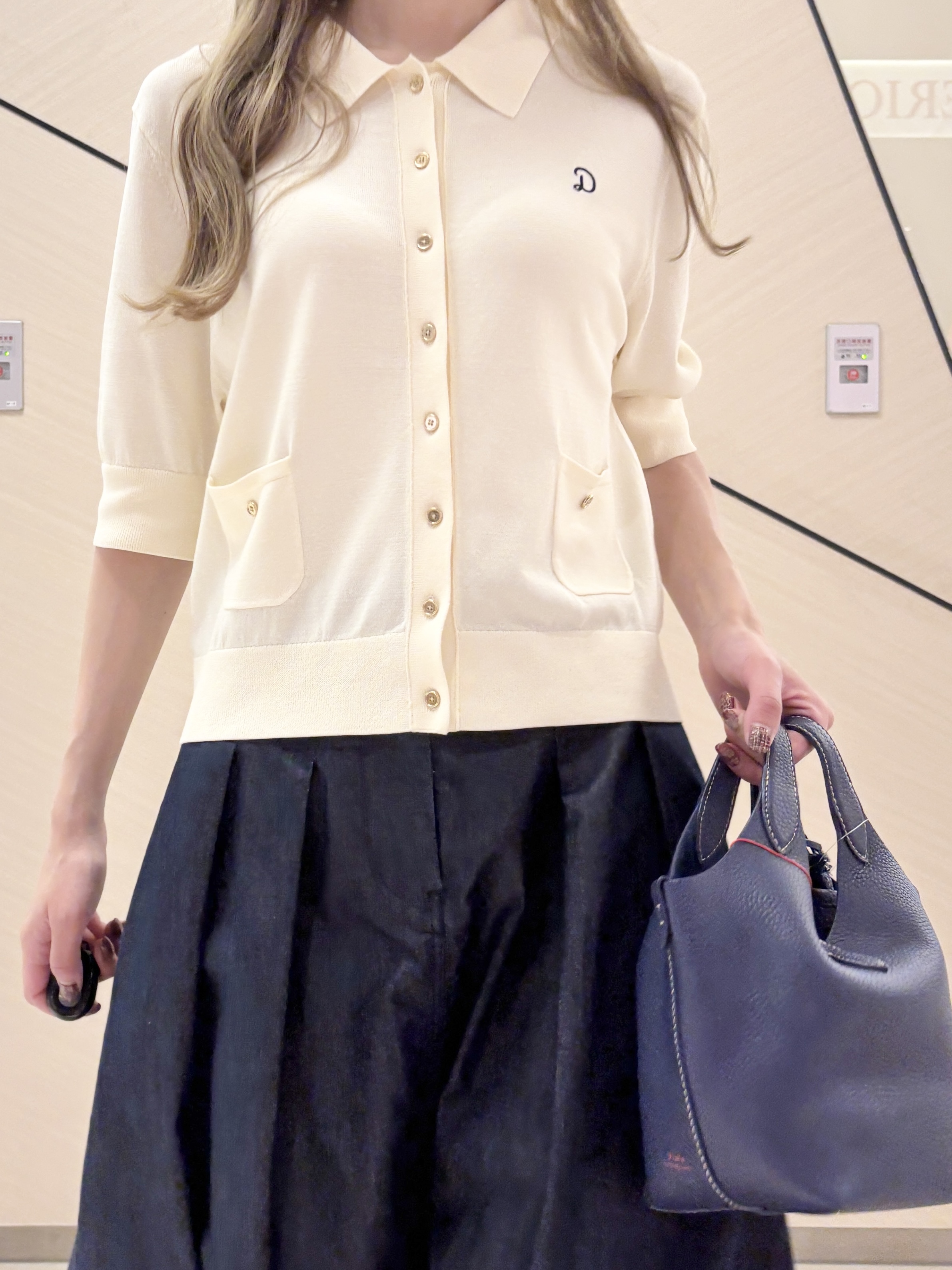 清水夏姫さんの「DRESSTERIOR｜【接触冷感/吸水速乾】クールタッチ デニムライク タックスカート」を使ったコーディネート