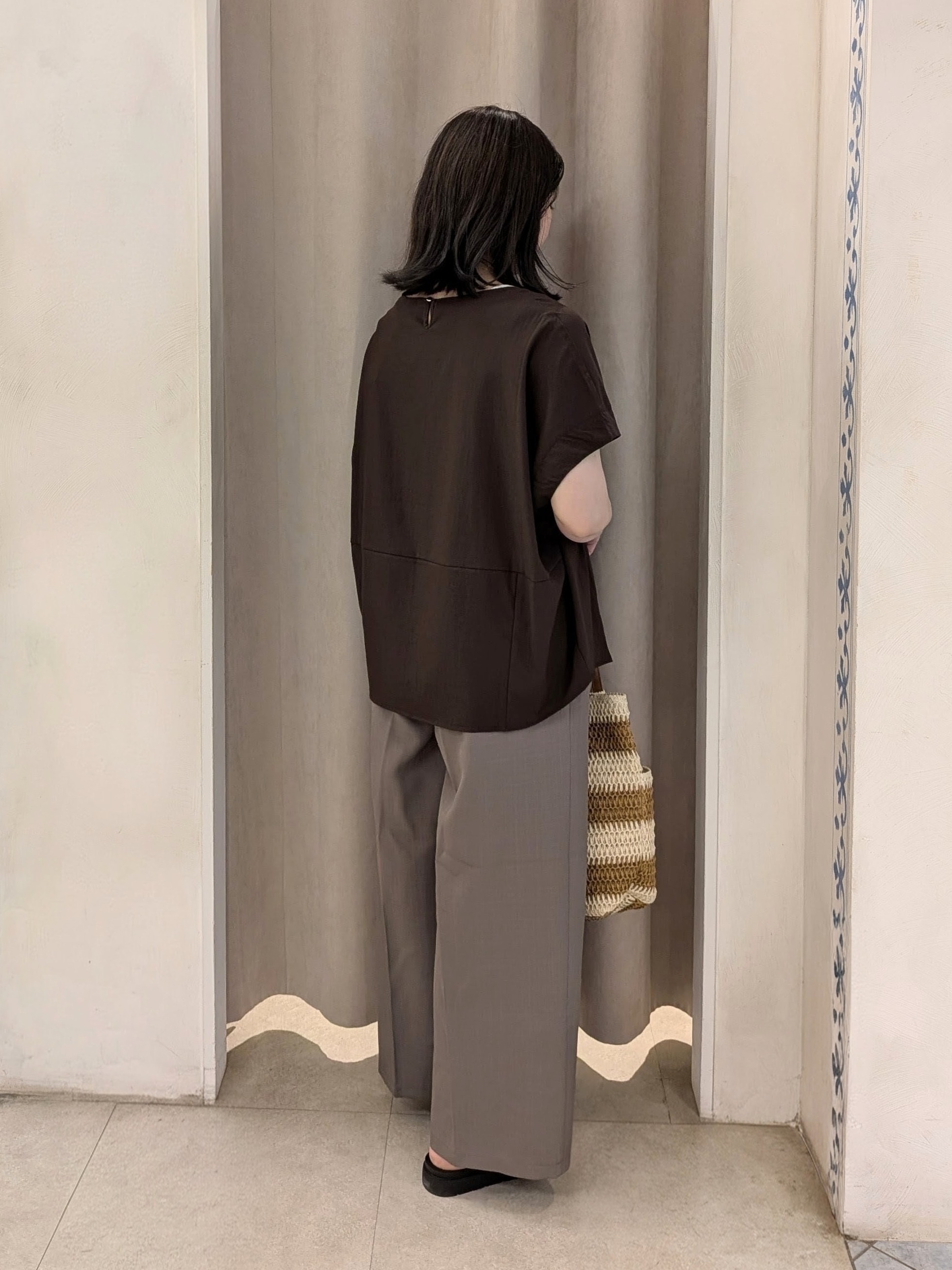 junさんの「SHOO･LA･RUE｜【洗濯機可/セットアップ可】軽凛(かろりん) シンプル上品 切替コクーントップス」を使ったコーディネート