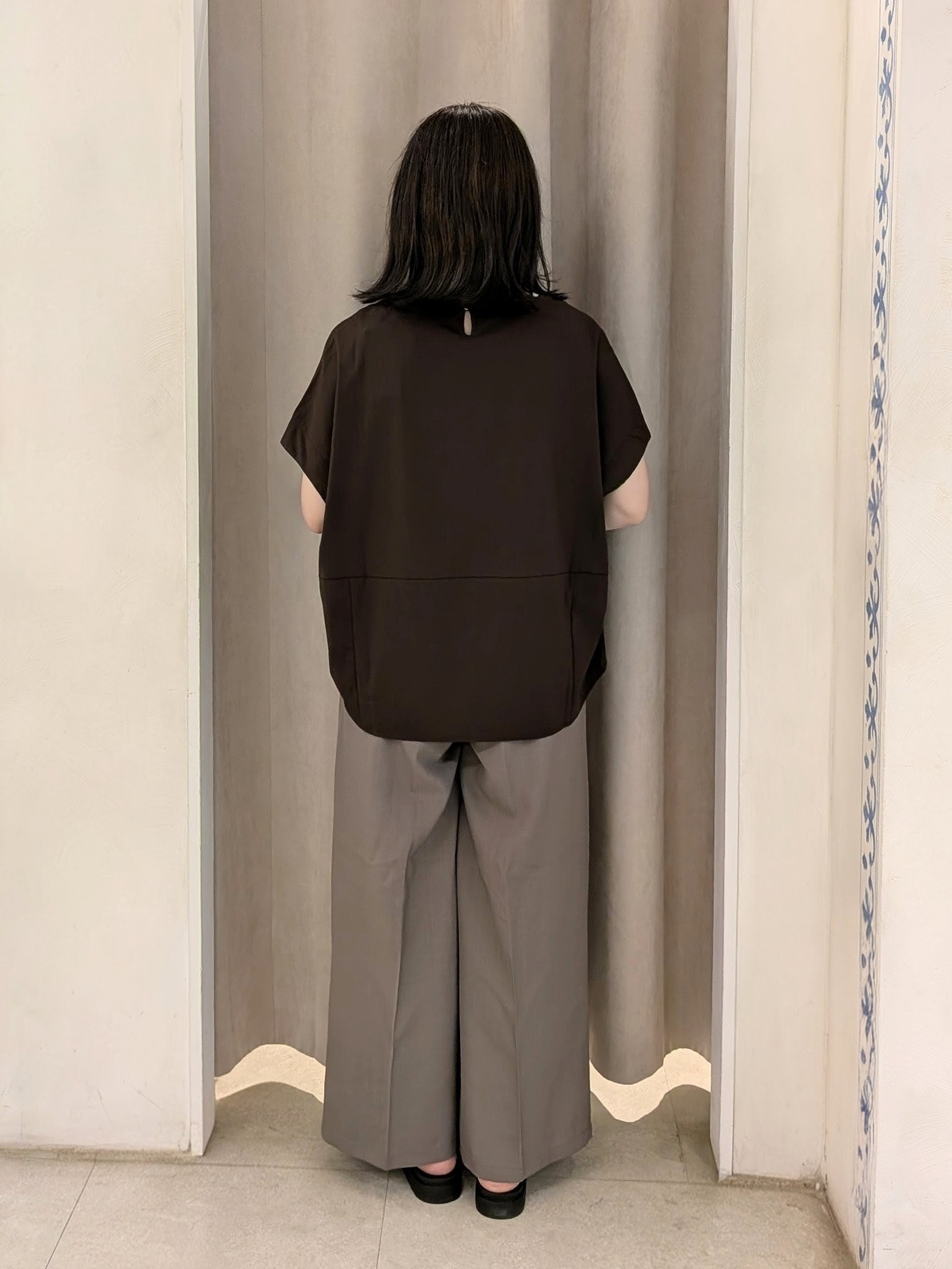 junさんの「SHOO･LA･RUE｜【洗濯機可/セットアップ可】軽凛(かろりん) シンプル上品 切替コクーントップス」を使ったコーディネート