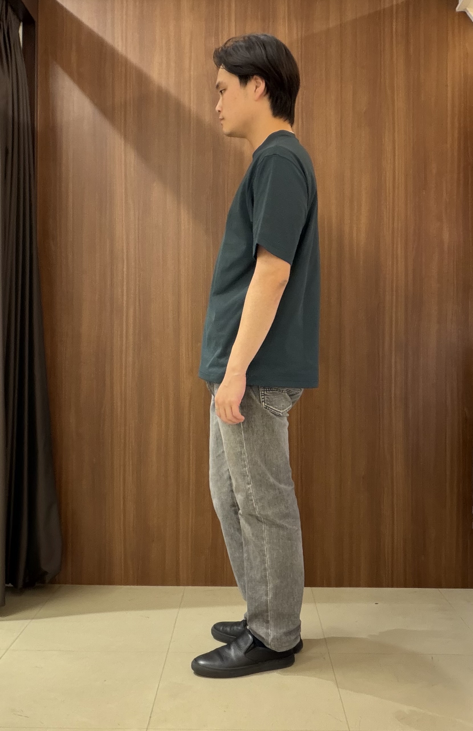 中村さんの「TAKEO KIKUCHI｜【汗染み軽減/接触冷感】フェイクレイヤード ワンポイント刺繍Ｔシャツ」を使ったコーディネート