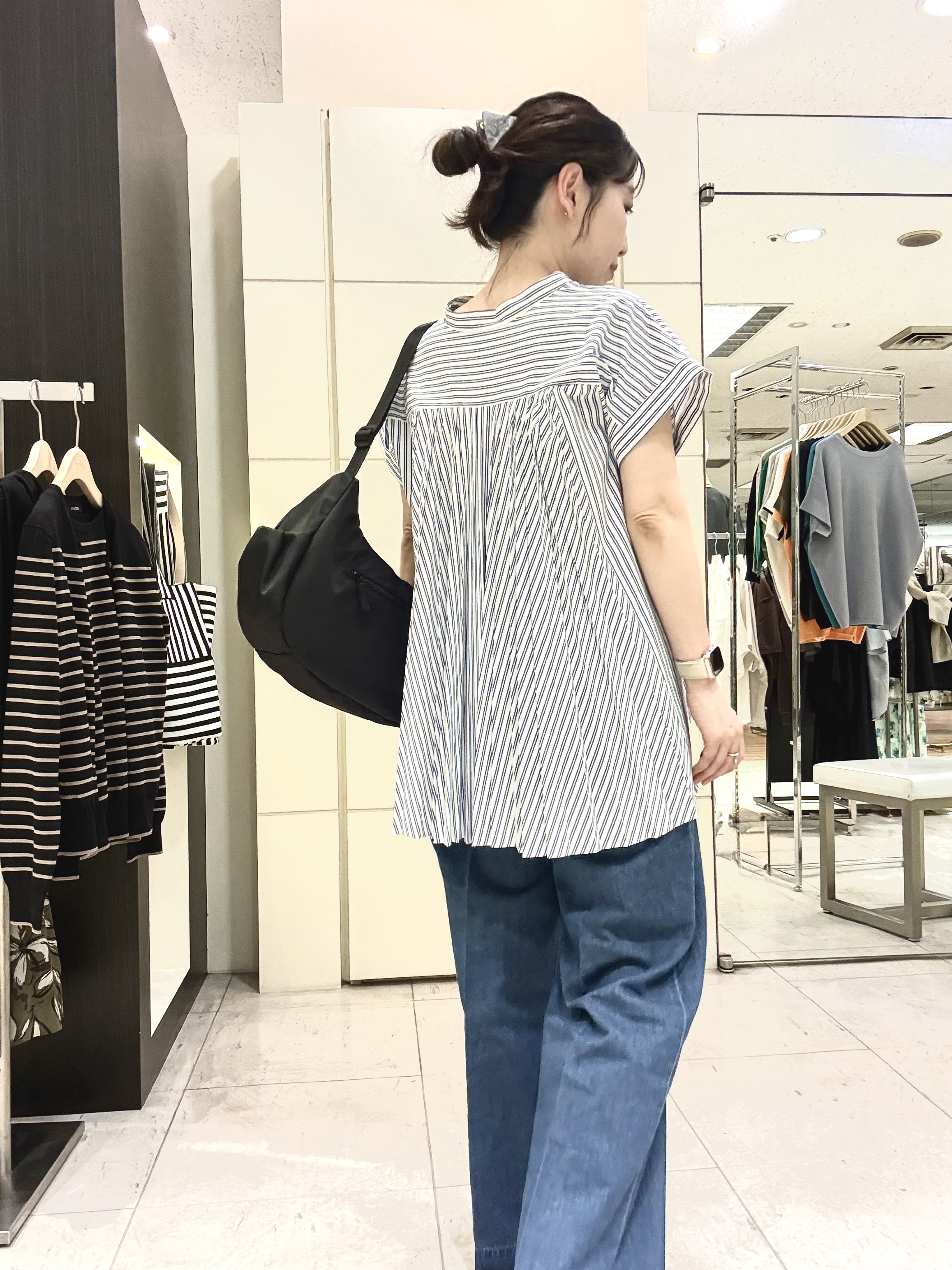 mori.さんの「UNTITLED｜【吸水速乾/接触冷感】バックプリーツデザインブラウス」を使ったコーディネート