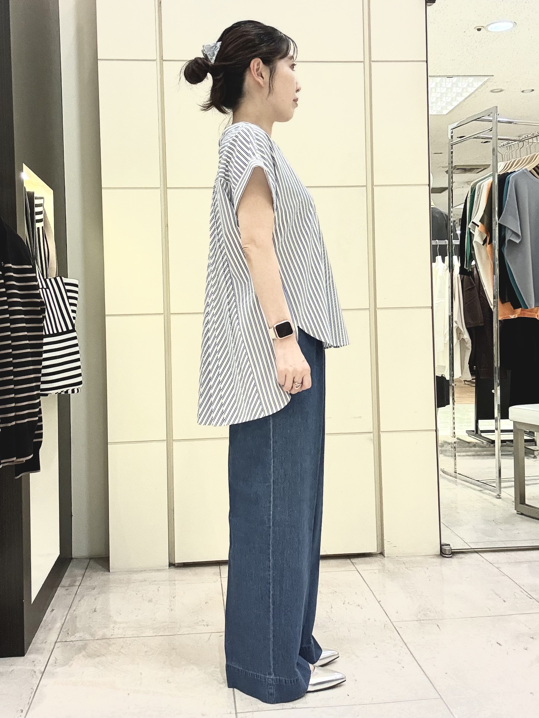 mori.さんの「UNTITLED｜【吸水速乾/接触冷感】バックプリーツデザインブラウス」を使ったコーディネート