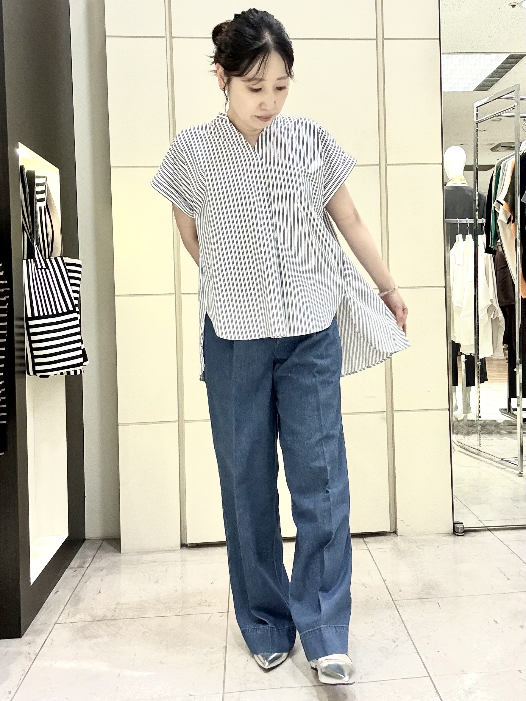 mori.さんの「UNTITLED｜【吸水速乾/接触冷感】バックプリーツデザインブラウス」を使ったコーディネート