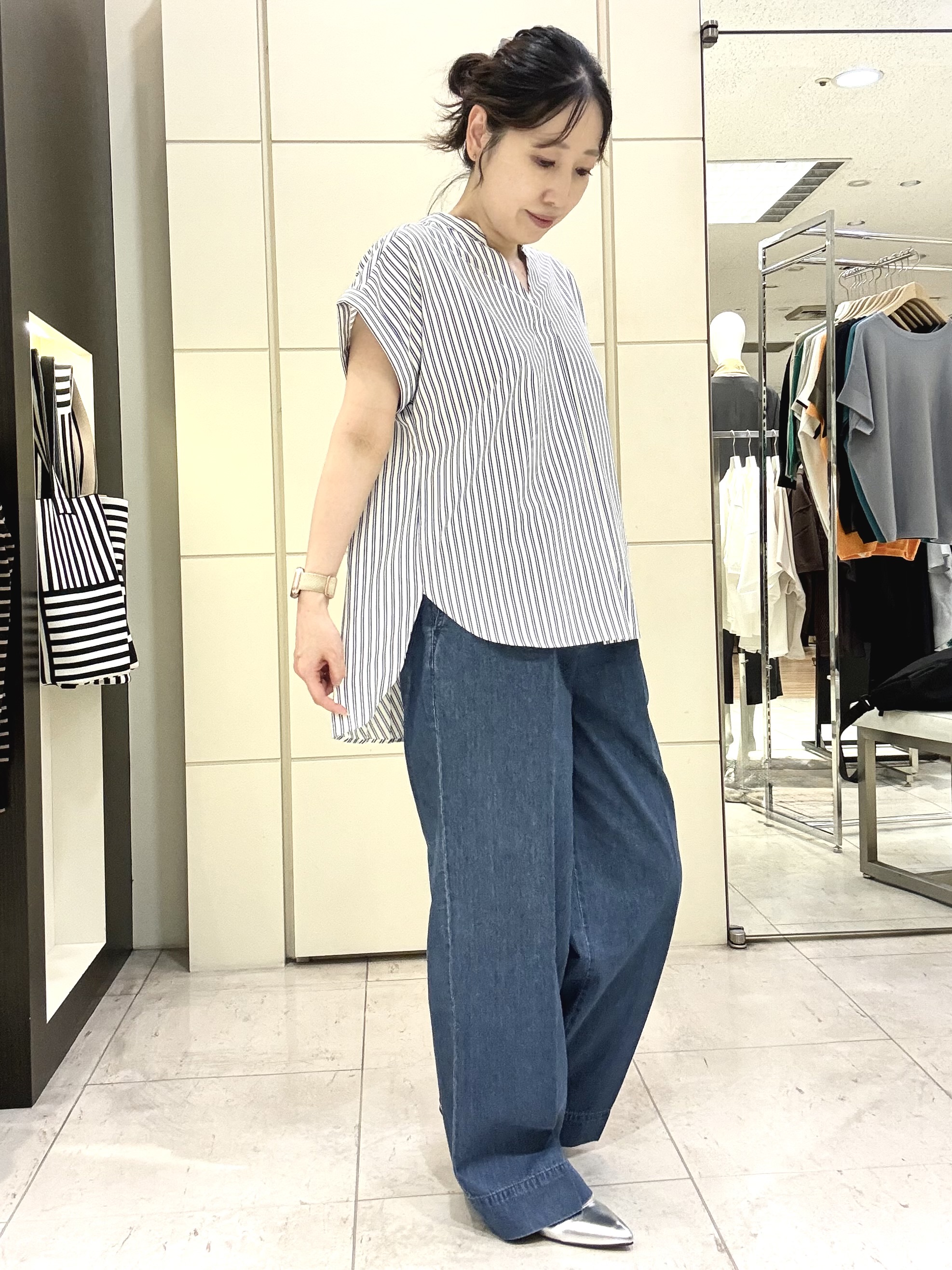 mori.さんの「UNTITLED｜【吸水速乾/接触冷感】バックプリーツデザインブラウス」を使ったコーディネート