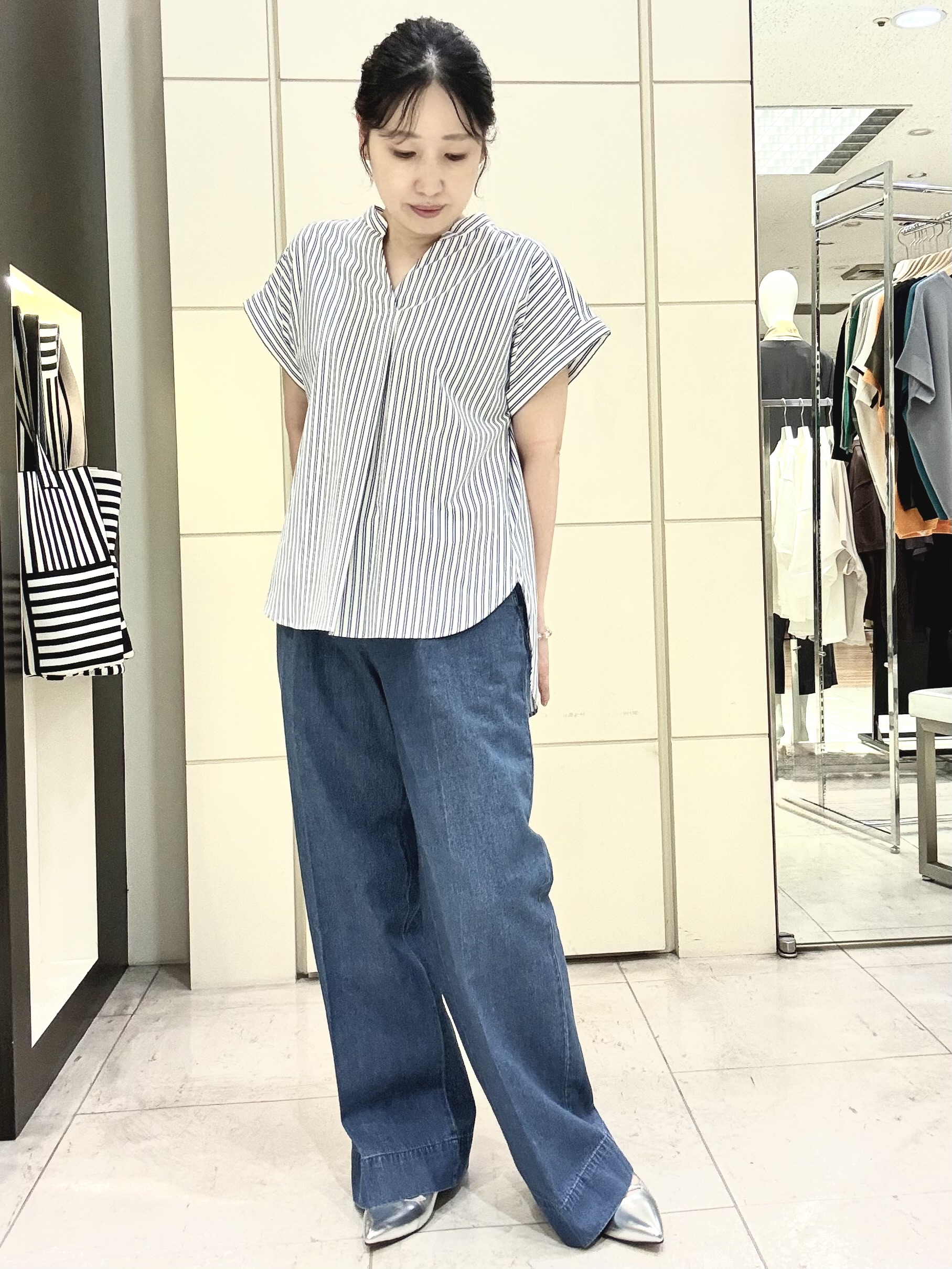 mori.さんの「UNTITLED｜【吸水速乾/接触冷感】バックプリーツデザインブラウス」を使ったコーディネート