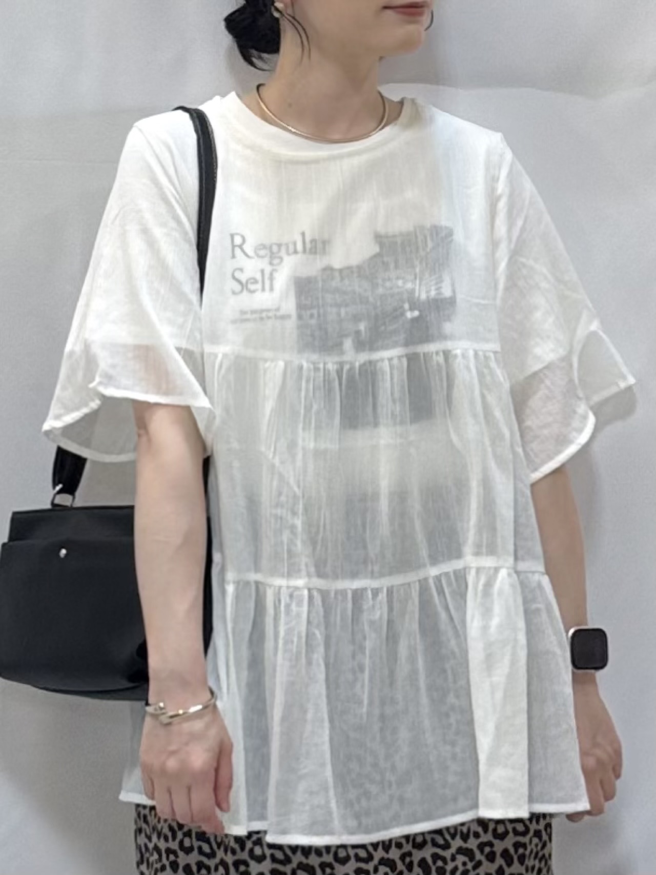 𝐇𝐢𝐫𝐨𝐦𝐢さんの「SHOO･LA･RUE｜【洗濯機可/S-LL】インせず着られる シアー素材が上品なティアードブラウス」を使ったコーディネート