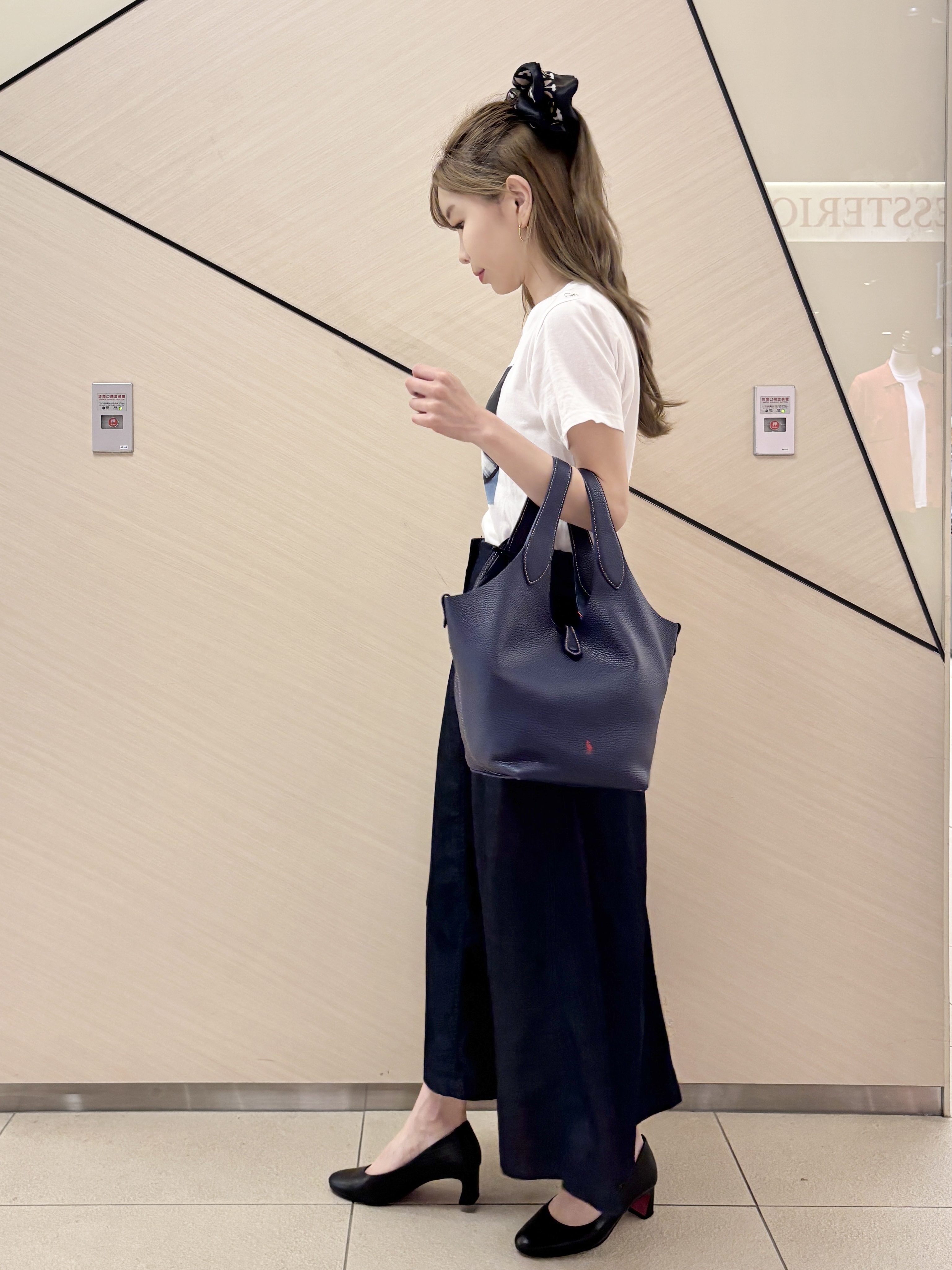 清水夏姫さんの「DRESSTERIOR｜【接触冷感/吸水速乾】クールタッチ デニムライク タックスカート」を使ったコーディネート