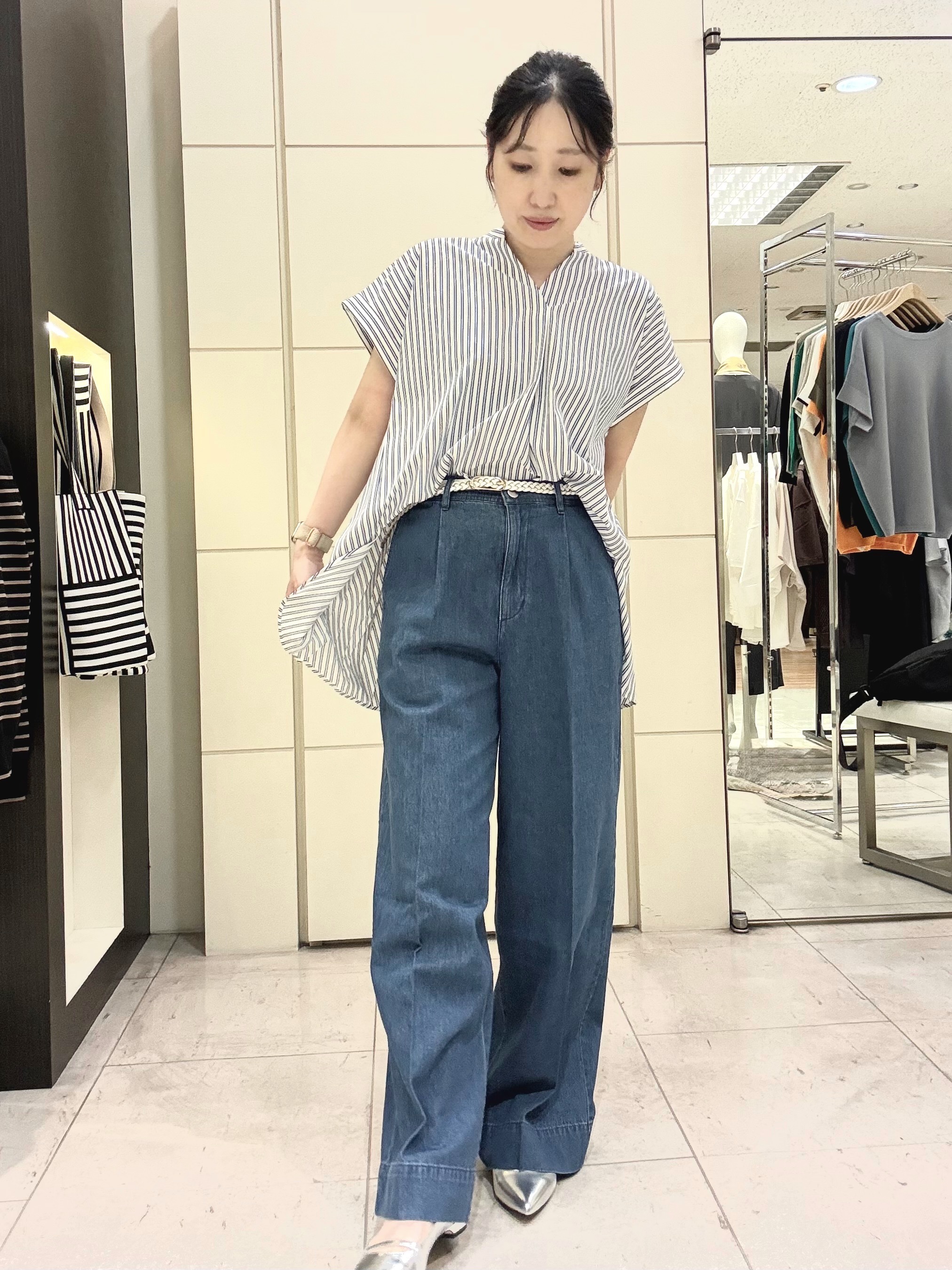 mori.さんの「UNTITLED｜【吸水速乾/接触冷感】バックプリーツデザインブラウス」を使ったコーディネート