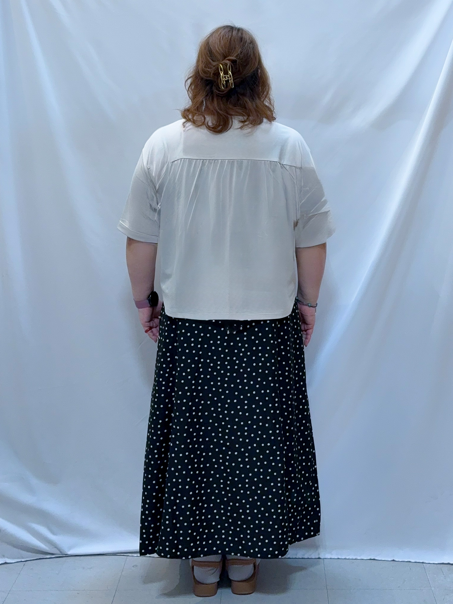 kotoさんさんの「SHOO･LA･RUE｜【洗濯機可/体型カバー】首元すっきり ゆるバックギャザーTシャツ」を使ったコーディネート
