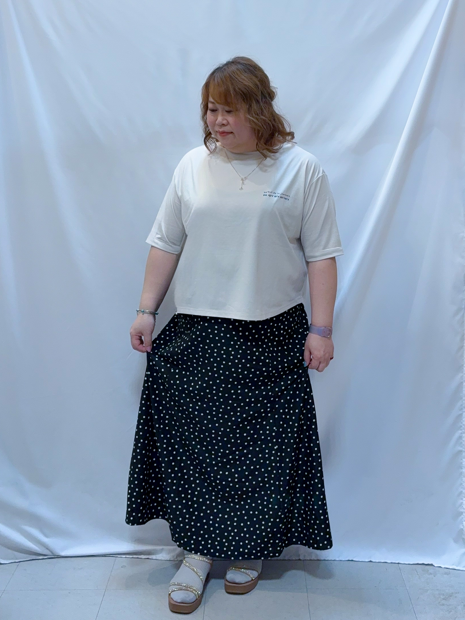 kotoさんさんの「SHOO･LA･RUE｜【洗濯機可/体型カバー】首元すっきり ゆるバックギャザーTシャツ」を使ったコーディネート