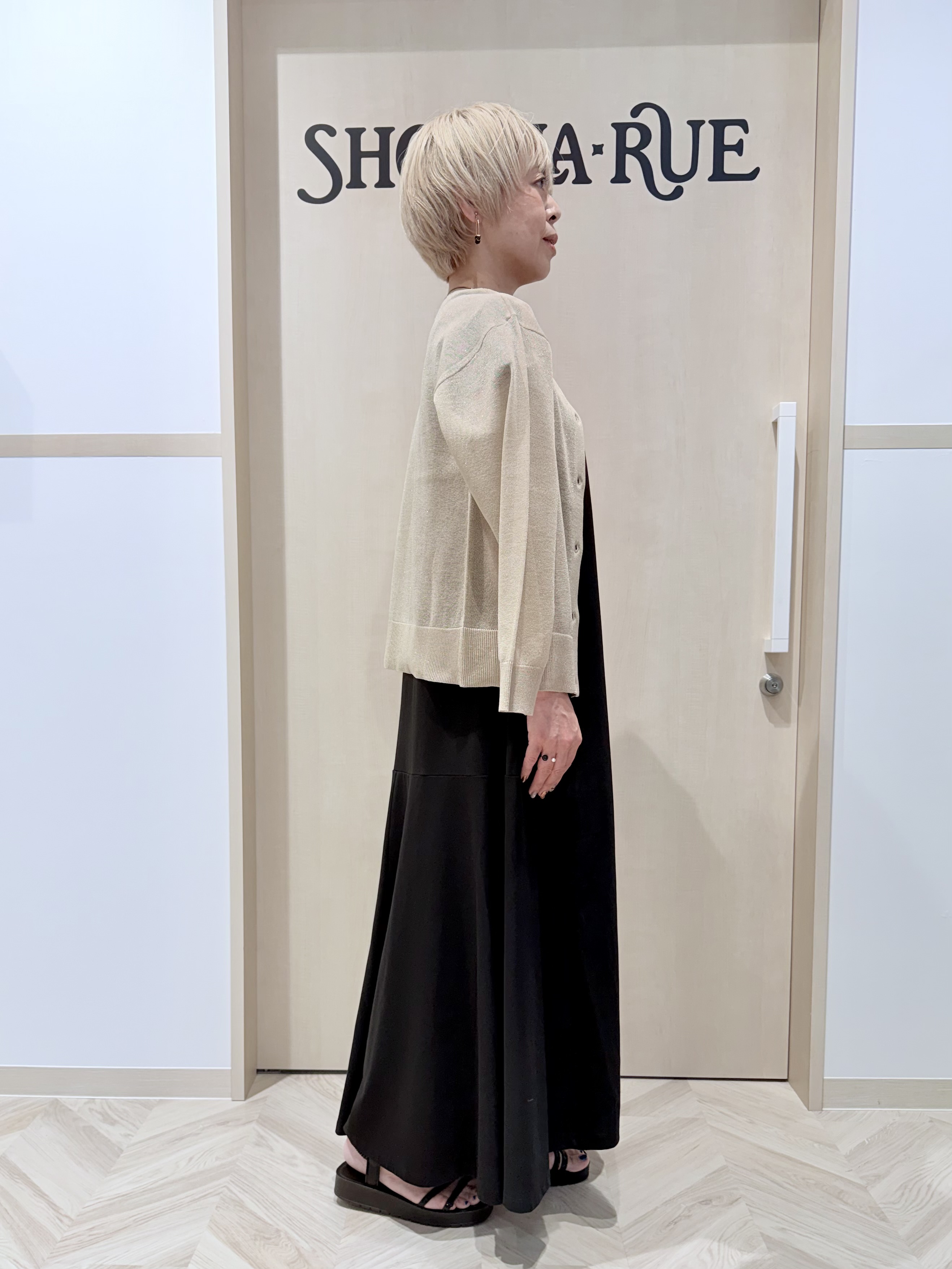 chieさんの「SHOO･LA･RUE｜【通気性〇/洗濯機可/S-LL】シアーラメカーディガン」を使ったコーディネート