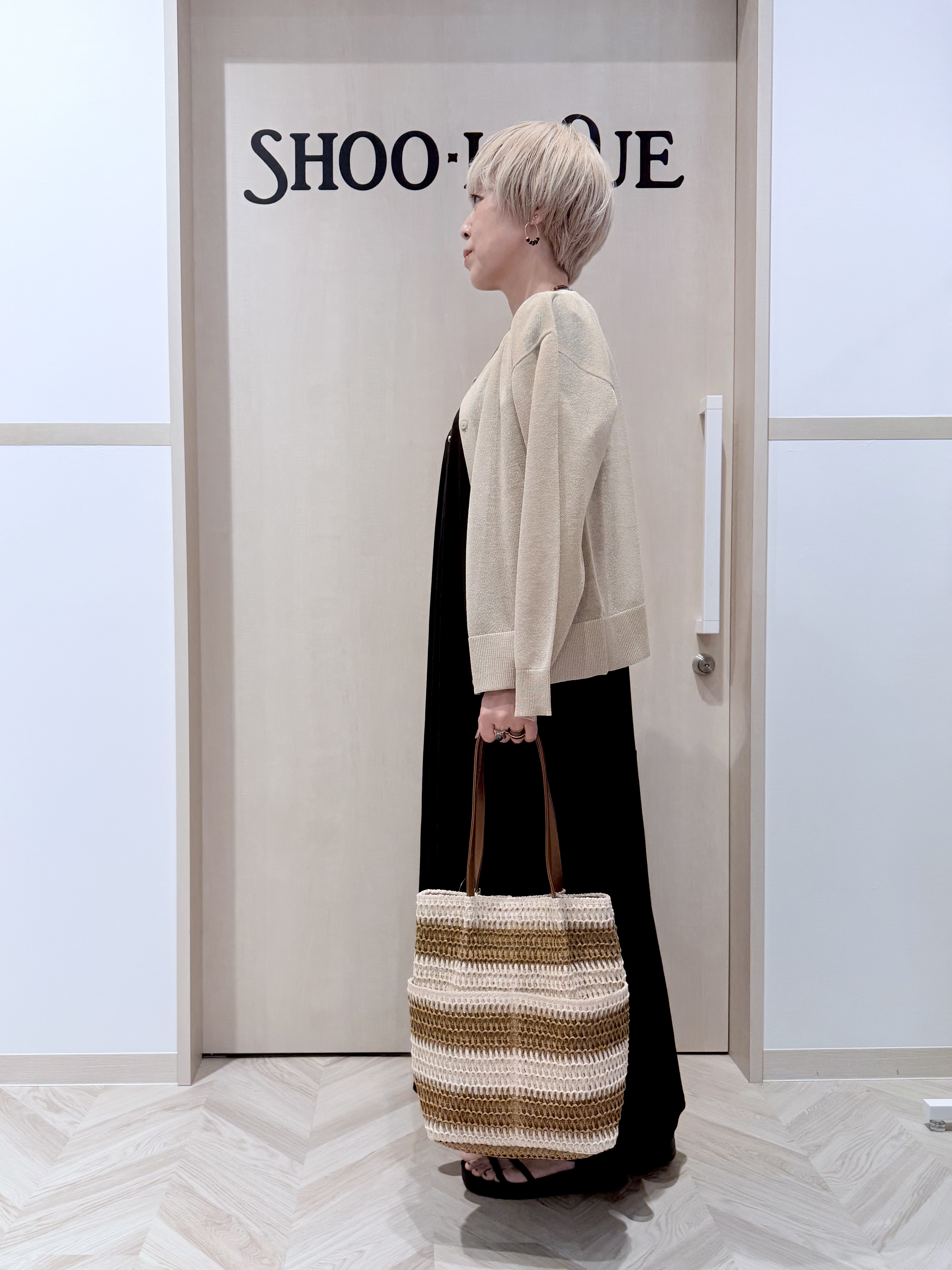 chieさんの「SHOO･LA･RUE｜【通気性〇/洗濯機可/S-LL】シアーラメカーディガン」を使ったコーディネート