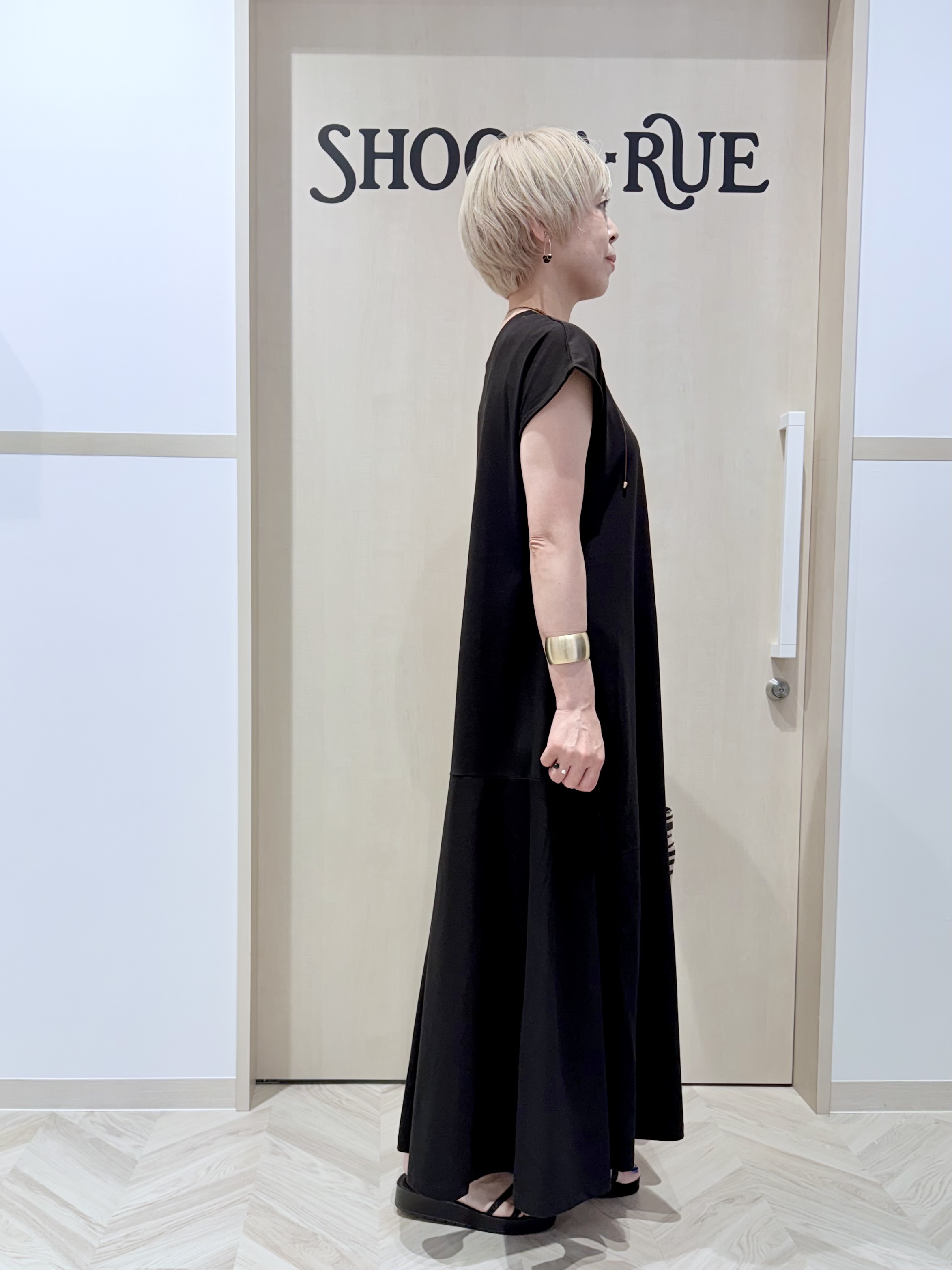 chieさんの「SHOO･LA･RUE｜【体型カバー/洗濯機可】涼やかAラインロングワンピース」を使ったコーディネート