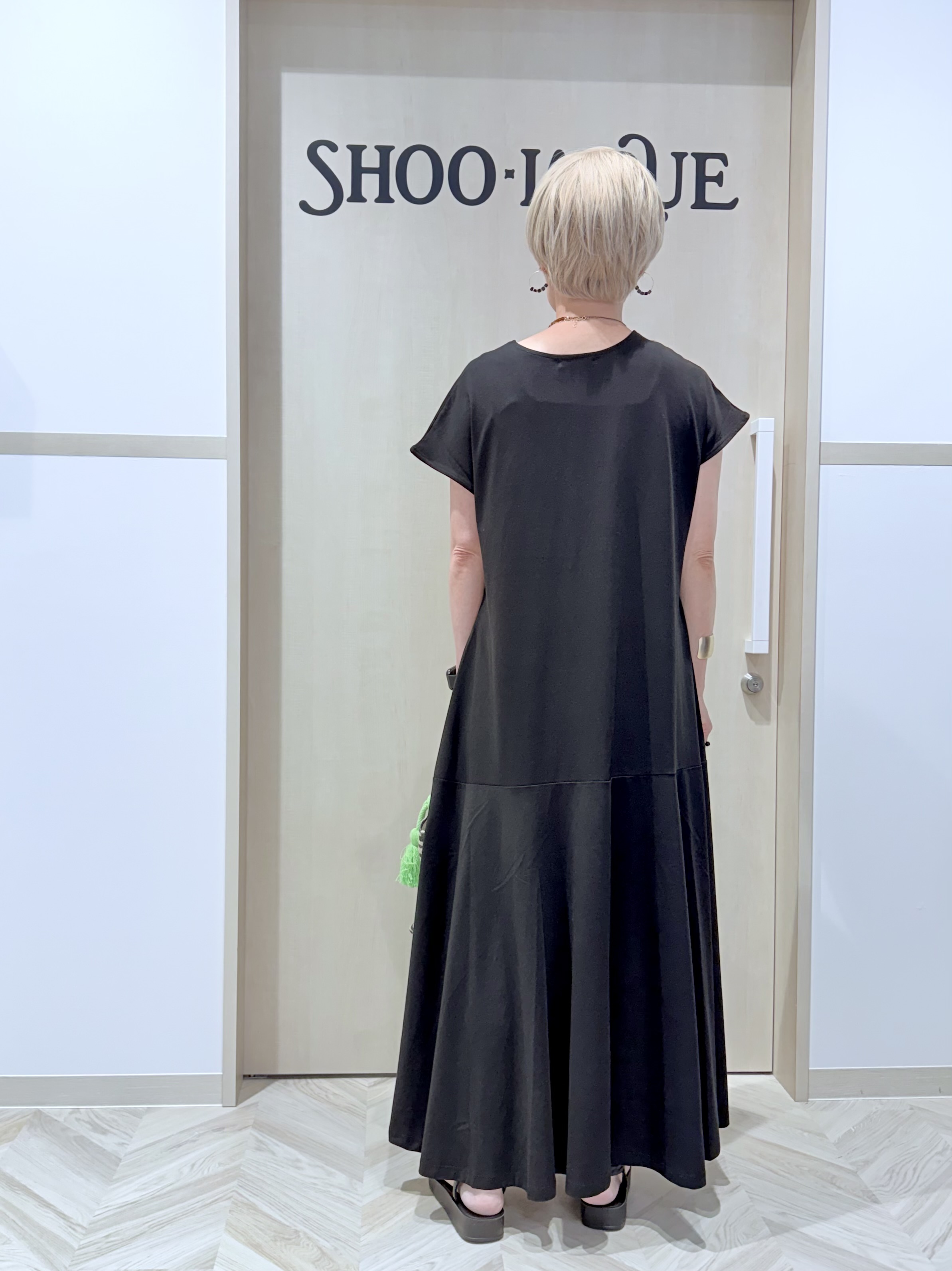 chieさんの「SHOO･LA･RUE｜【体型カバー/洗濯機可】涼やかAラインロングワンピース」を使ったコーディネート