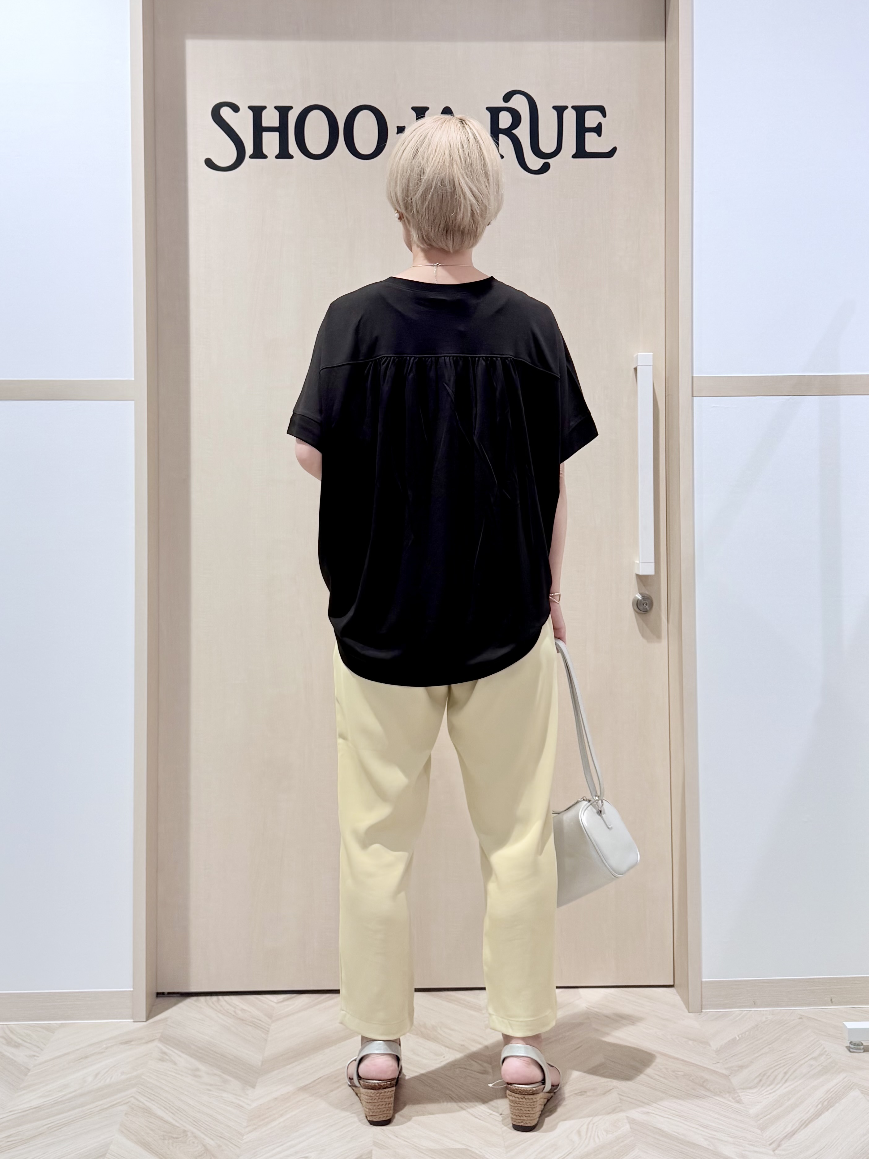 chieさんの「SHOO･LA･RUE｜【ひんやり/UV/S-LL/体型カバー】ゆるっとインせず決まる ひやとろドルマンTシャツ」を使ったコーディネート