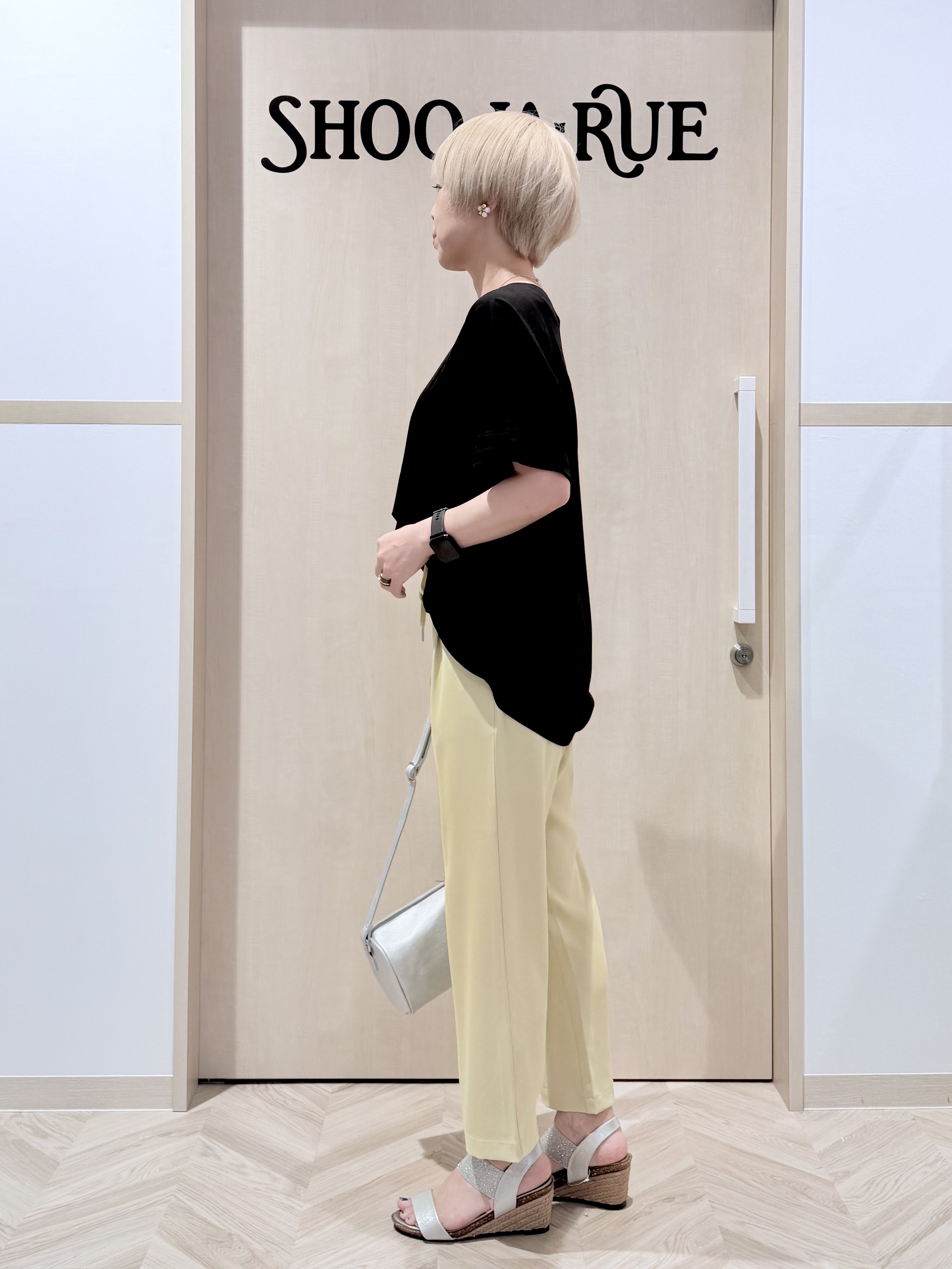 chieさんの「SHOO･LA･RUE｜【ひんやり/UV/S-LL/体型カバー】ゆるっとインせず決まる ひやとろドルマンTシャツ」を使ったコーディネート