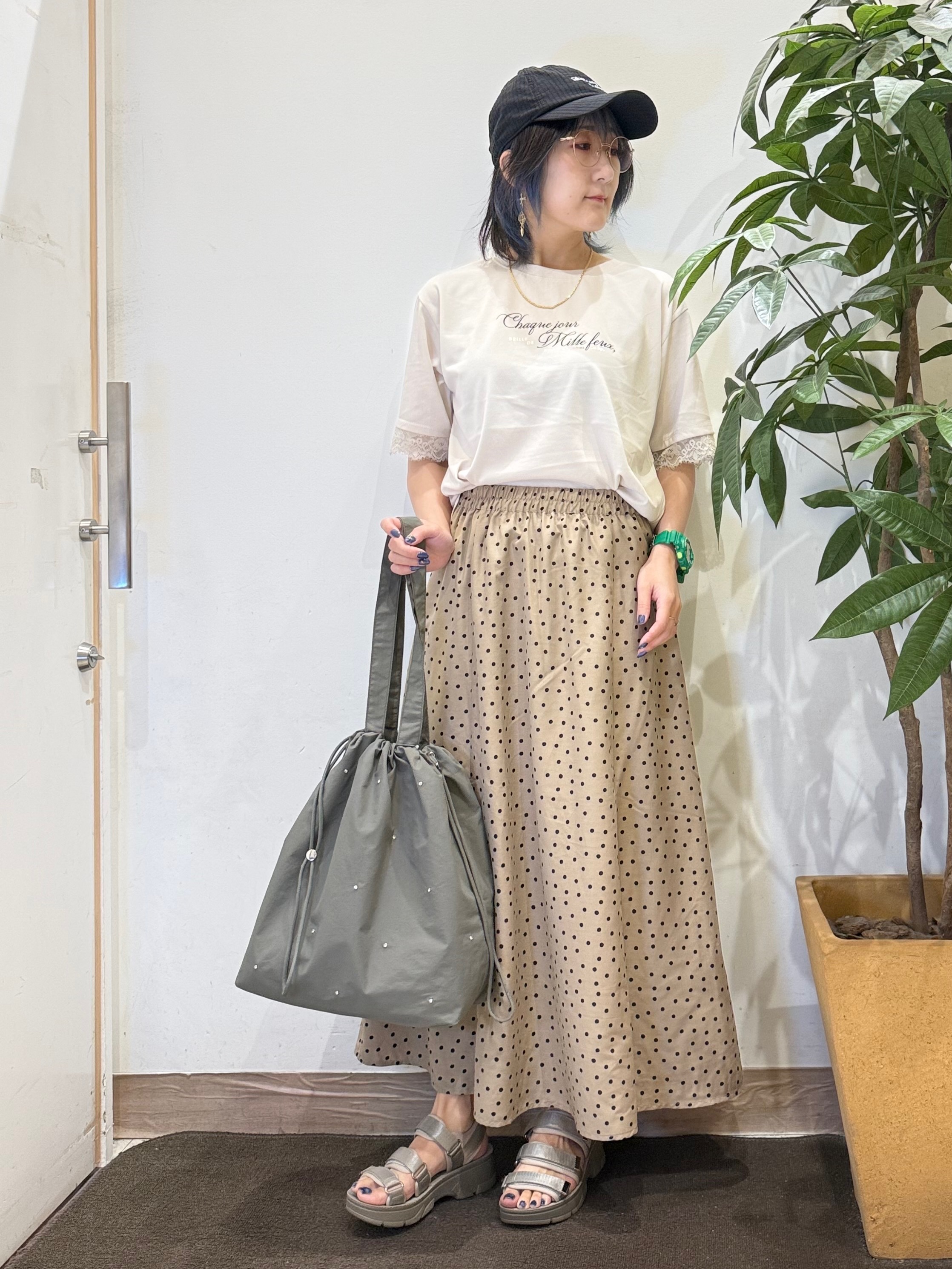 misakiさんの「SHOO･LA･RUE｜【UV/S-LL/洗濯機可】柄アソート お袖レースが旬顔 上品に決まる大人Tシャツ」を使ったコーディネート