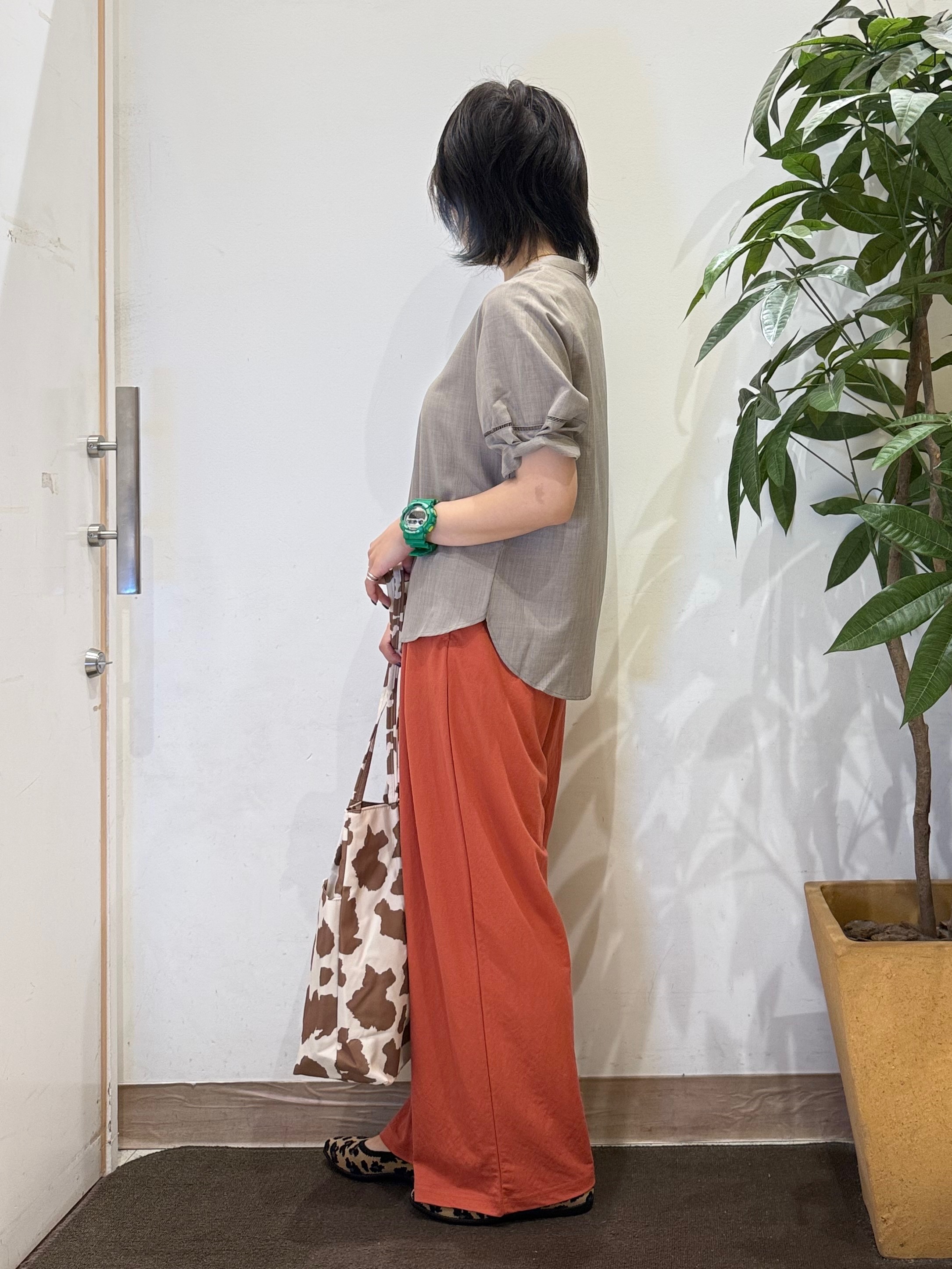 misakiさんの「SHOO･LA･RUE｜【洗濯後しわになりにくい/インせずきまる】シンプルだけど女性らしい 麻調スキッパーブラウス」を使ったコーディネート