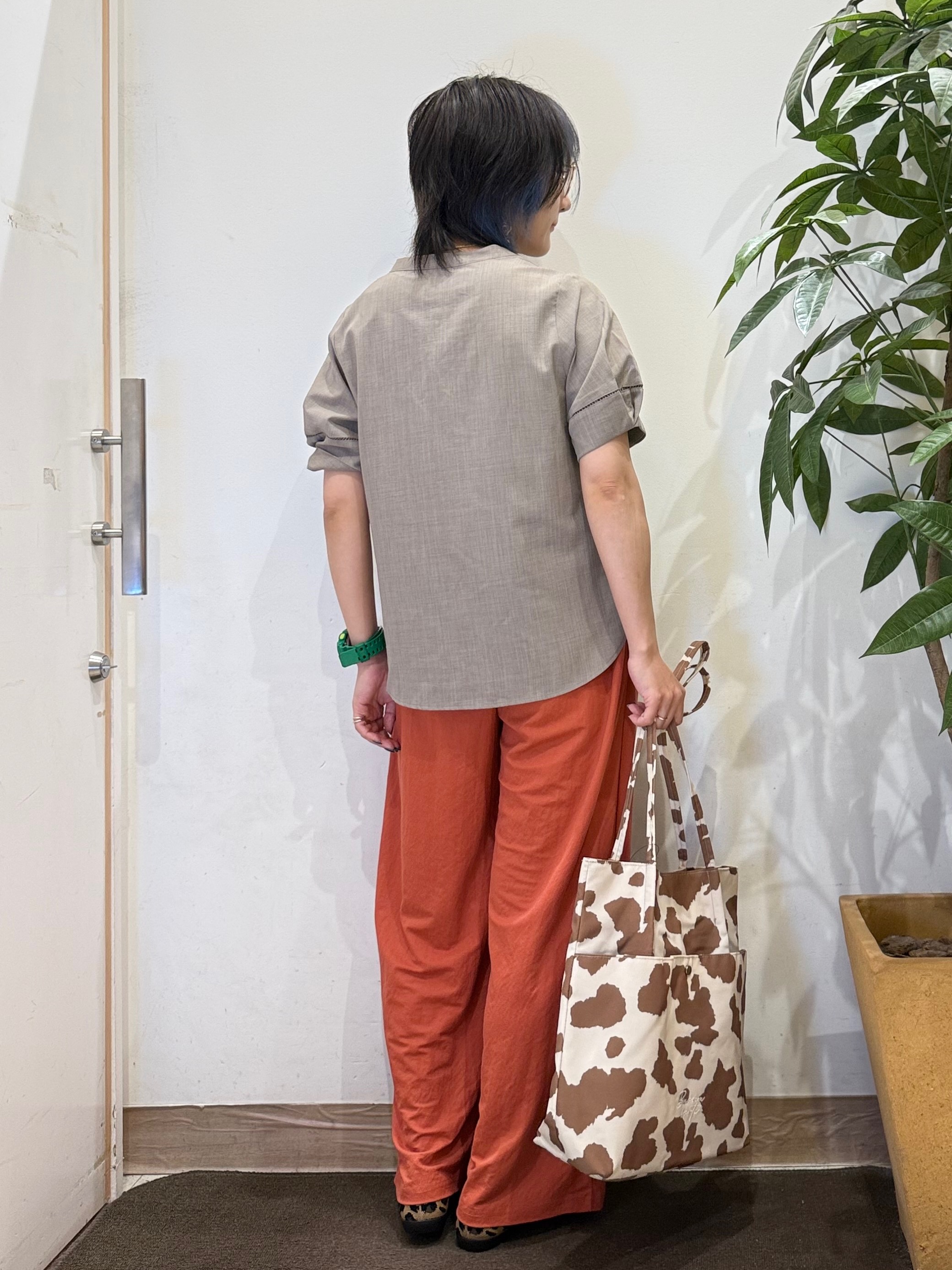 misakiさんの「SHOO･LA･RUE｜【洗濯後しわになりにくい/インせずきまる】シンプルだけど女性らしい 麻調スキッパーブラウス」を使ったコーディネート
